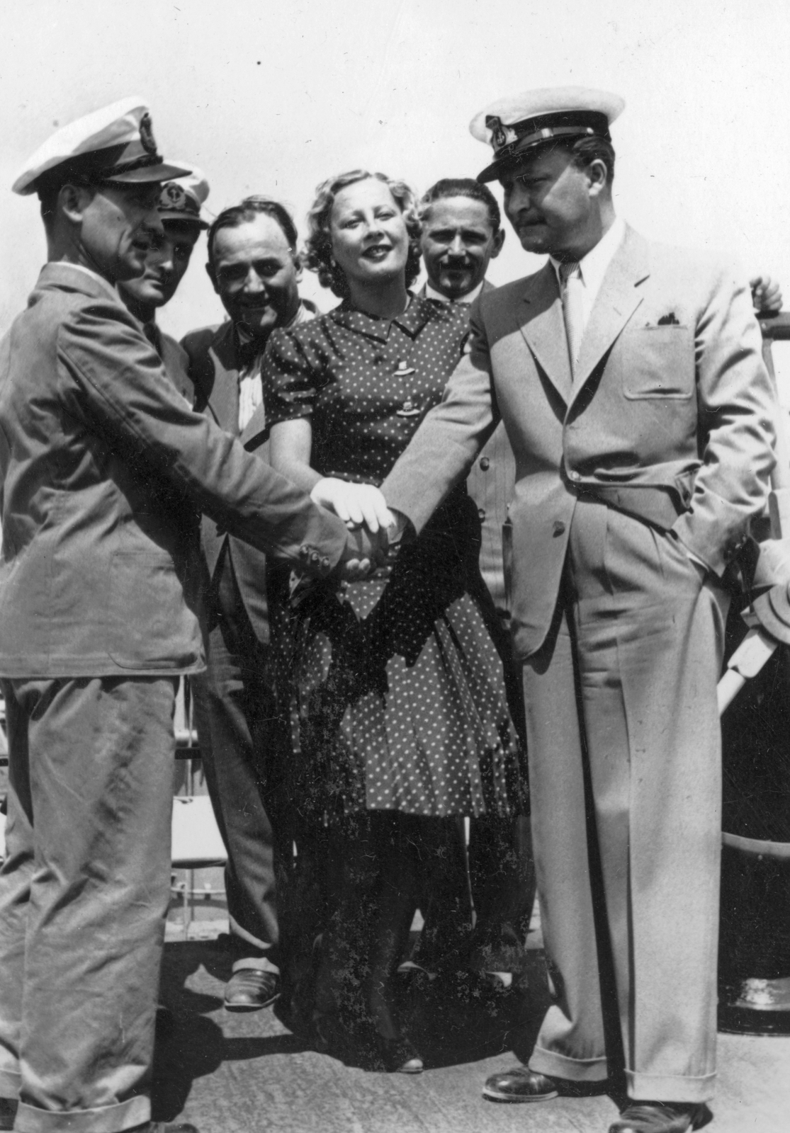 Hungary, Balról a harmadik Erdélyi Mihály zeneszerző-színigazgató, középen Honthy Hanna, jobb szélen Delly Ferenc színész., 1940, Fortepan, art of theater, Fortepan #18372