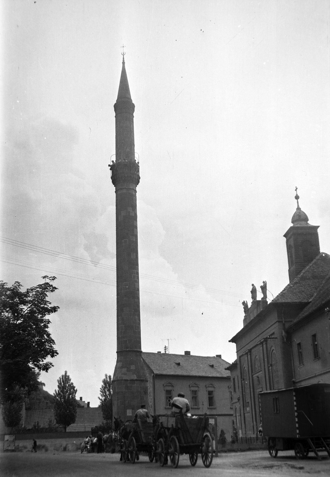 Hungary, Eger, Minaret a Knézich Károly utcából nézve, jobbra a Szent Sebestyén vértanú templom (volt Irgalmasok temploma)., 1959, Divéky István, monument, Horse-drawn carriage, Fortepan #183728