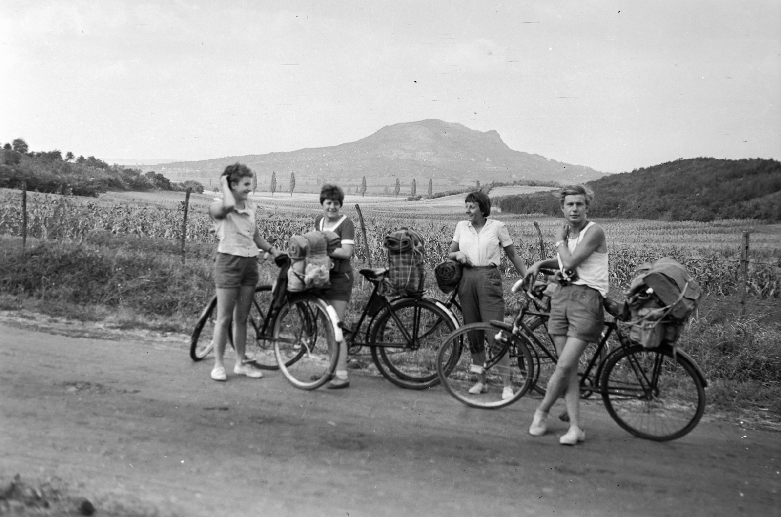 Hungary,Lake Balaton, Szigliget, Kossuth Lajos utca, háttérben a Szent György-hegy., 1962, Divéky István, bicycle, excursion, cross-legged standing, travel equipment, Fortepan #183746