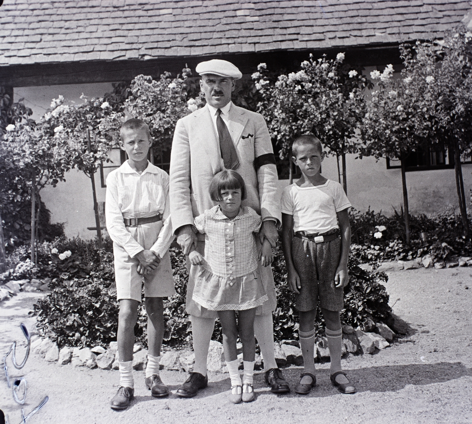 1929, Divéky István, kids, armband, grief, flower bed, Fortepan #183750