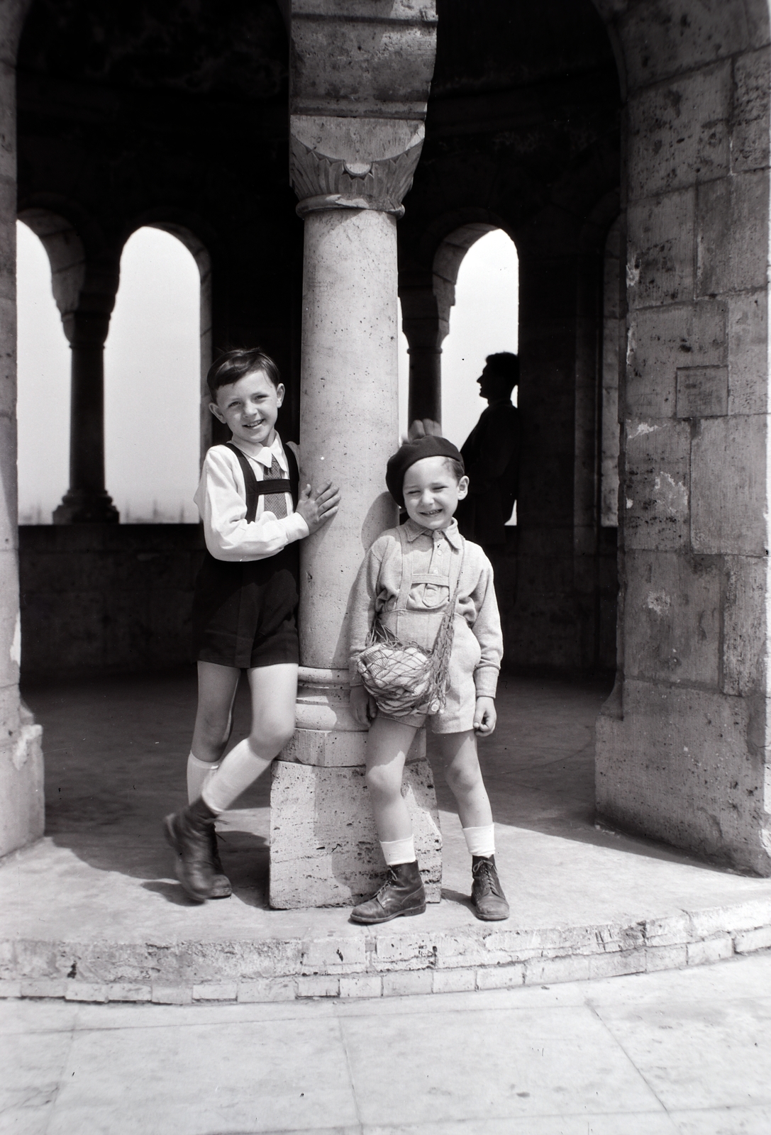 Hungary, Halászbástya, Budapest I., 1958, Divéky István, Budapest, Frigyes Schulek-design, boys, Fortepan #183852