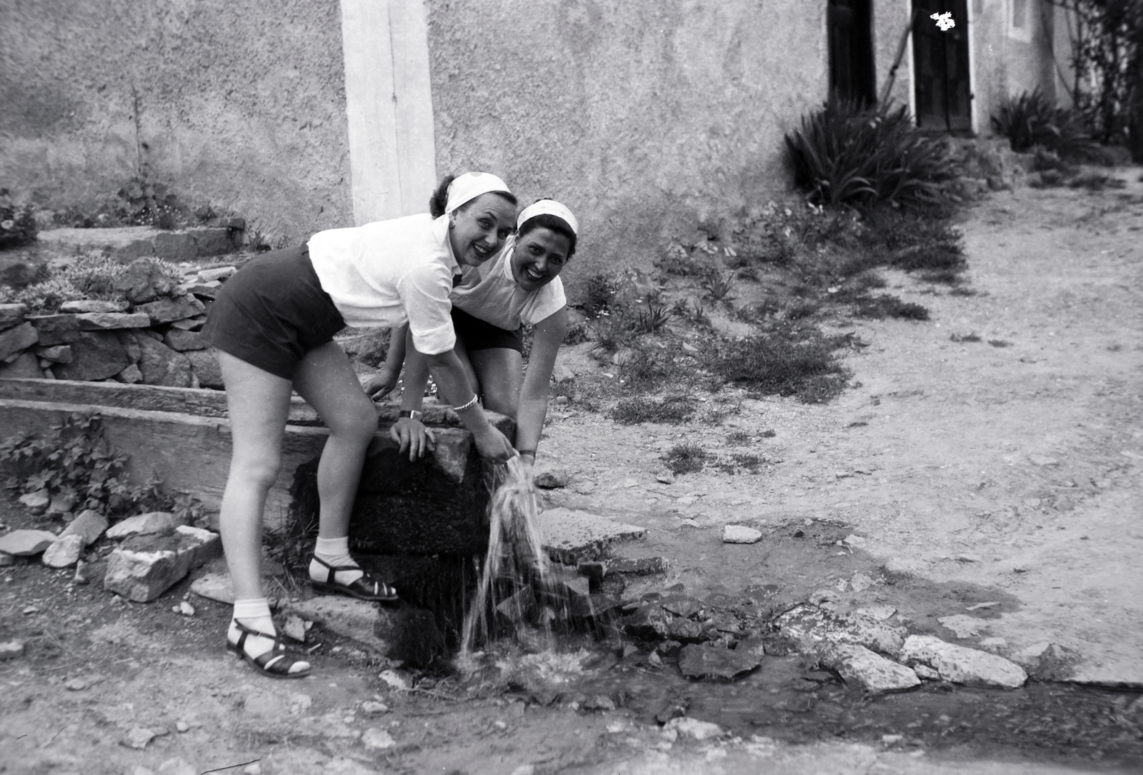 1958, Divéky István, women, hair clip, socks and sandal, Fortepan #183856