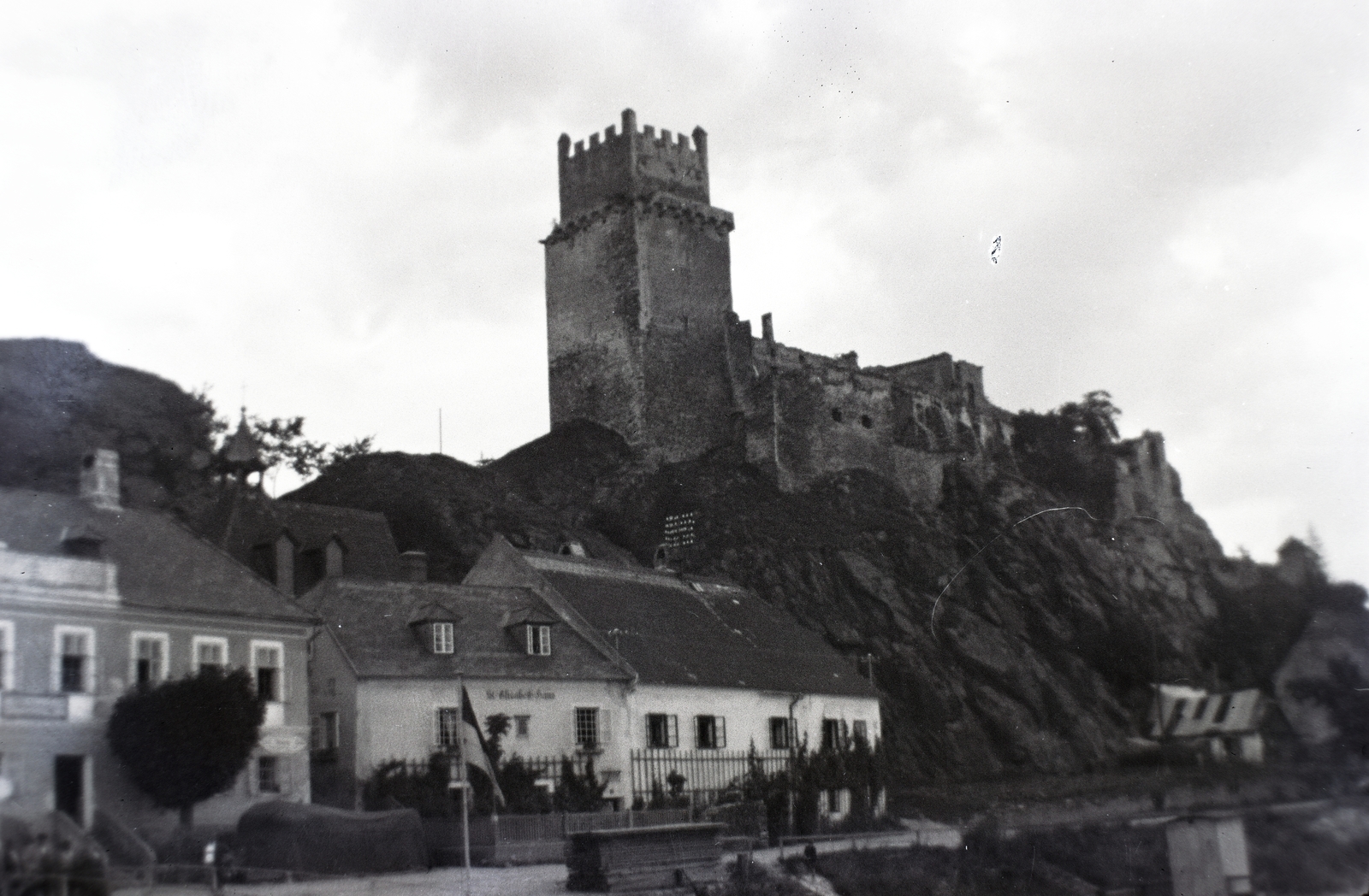 Austria, Weitenegg, a vár a Duna-partról, a hajóállomás felől nézve., 1941, Divéky István, Fortepan #183874