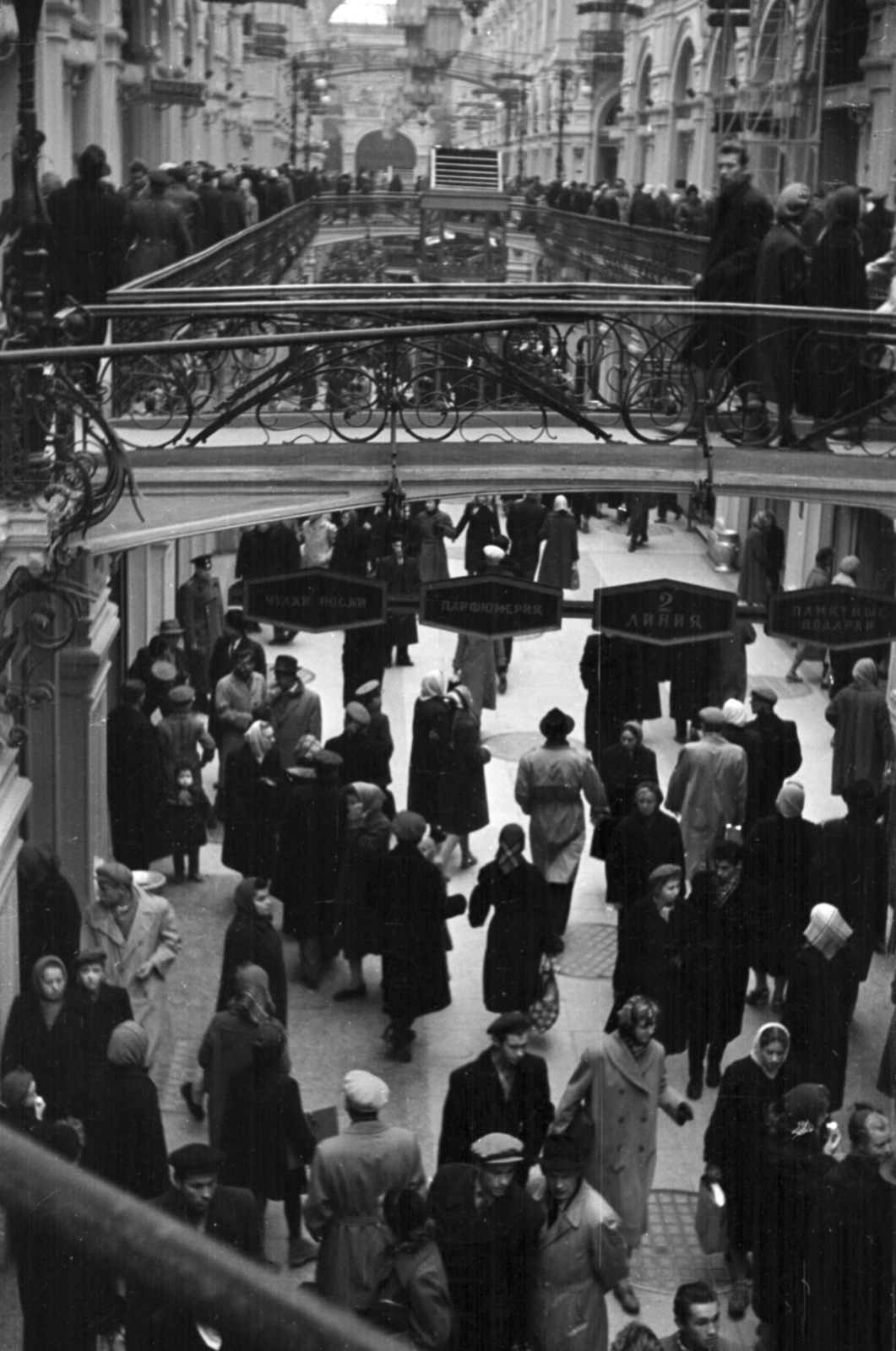 Russia, Moscow, GUM áruház., 1959, Dömölky Etelka, Soviet Union, pedestrian, skylight, Fortepan #183965