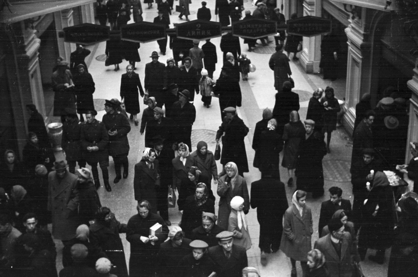Russia, Moscow, GUM áruház., 1959, Dömölky Etelka, Soviet Union, pedestrian, skylight, Fortepan #183966