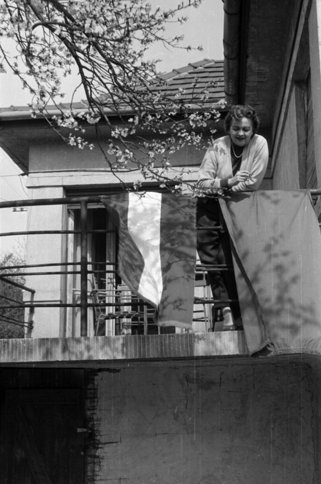 1960, Dömölky Etelka, flag, balcony, Fortepan #183975