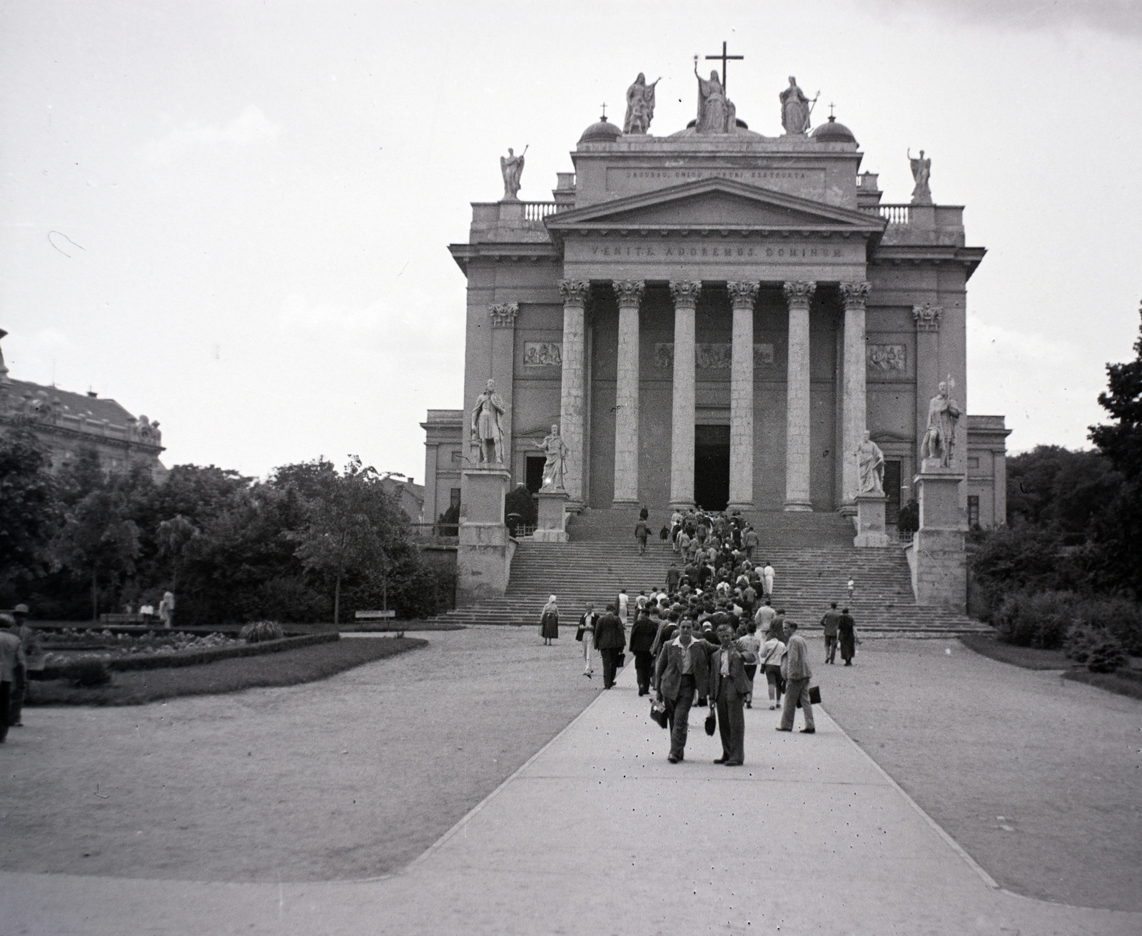 Hungary, Eger, Főszékesegyház., 1938, Ferencz Zoltán Zénó, pediment, colonnade, building statue, Fortepan #184081