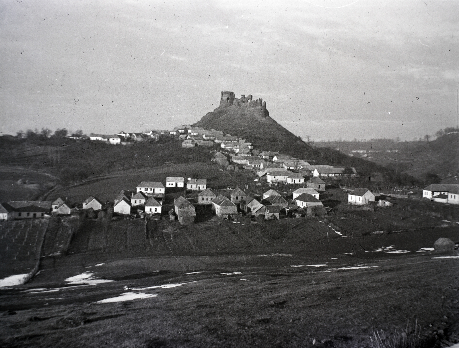 Hungary,Slovakia, Salgótarján, Somoskő (ekkor önálló, ma a város része), vár., 1938, Ferencz Zoltán Zénó, house, hillside, mountain, Fortepan #184082