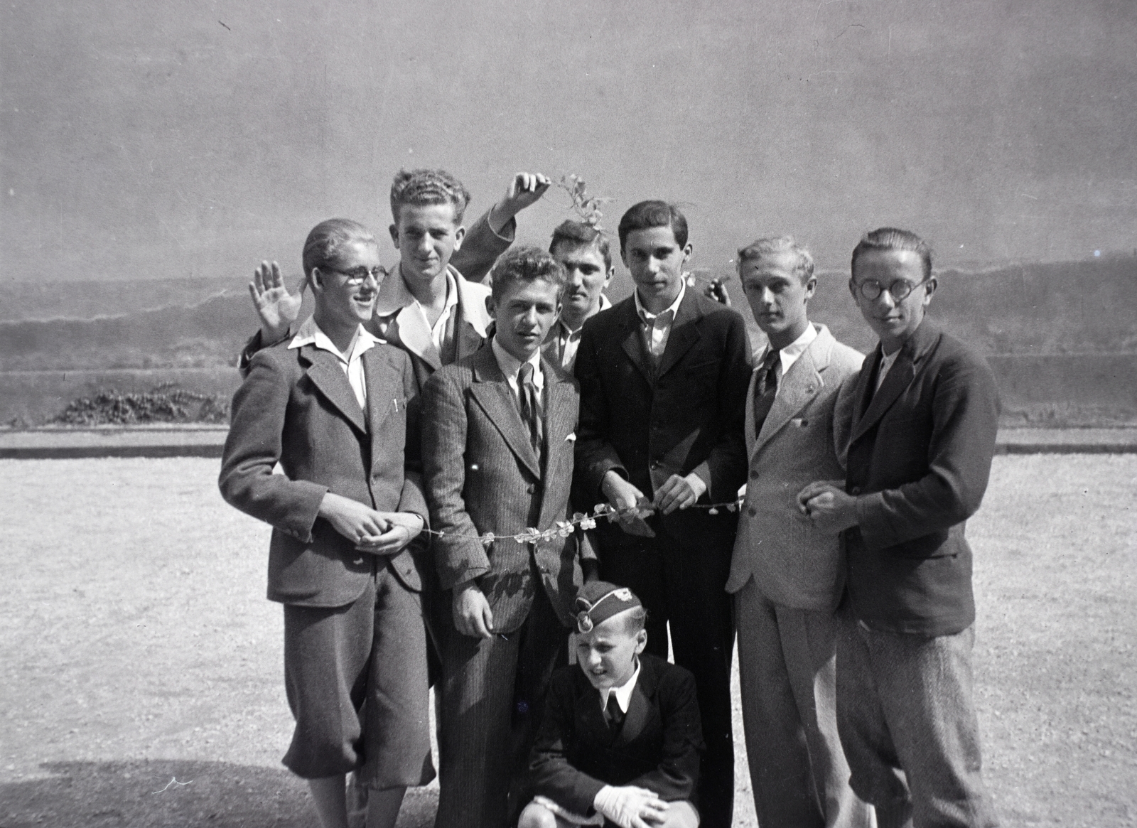1938, Ferencz Zoltán Zénó, tableau, caps, suit, boys, Fortepan #184094
