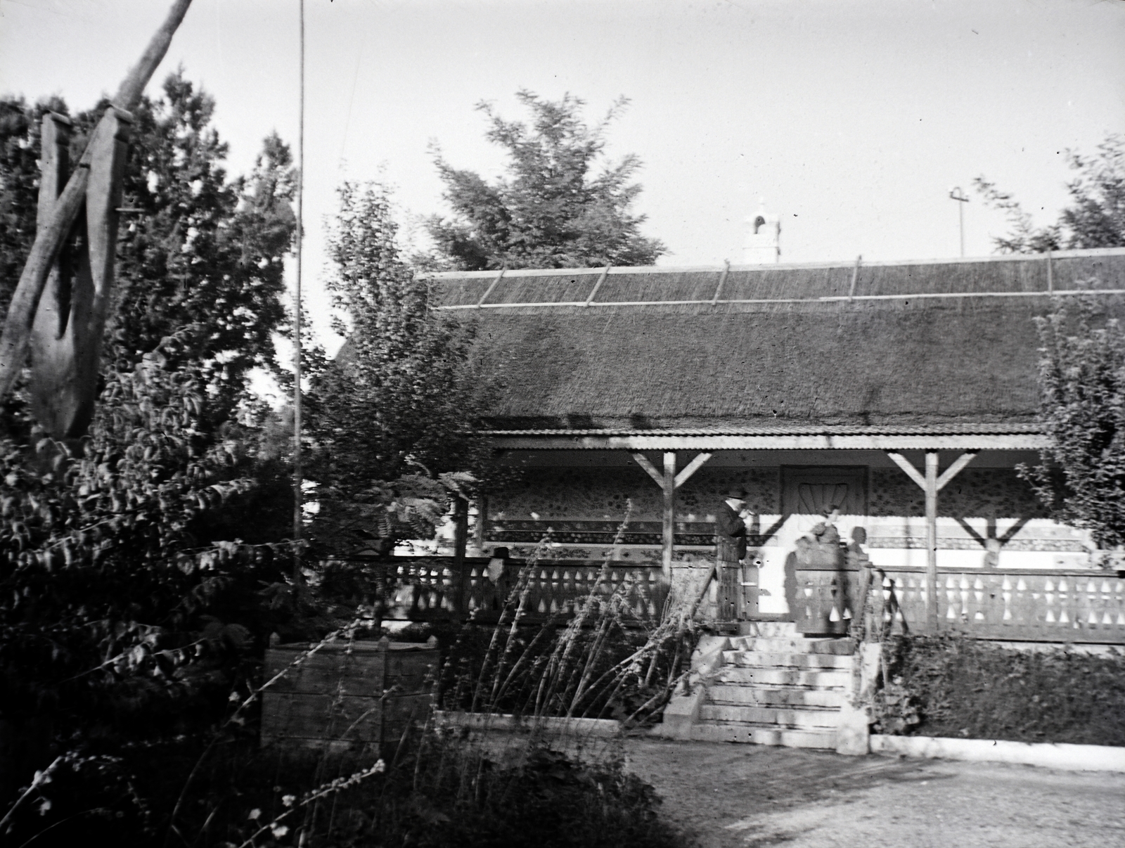 1933, Ferencz Zoltán Zénó, railing, porch, shadoof, thatched roof, Fortepan #184113