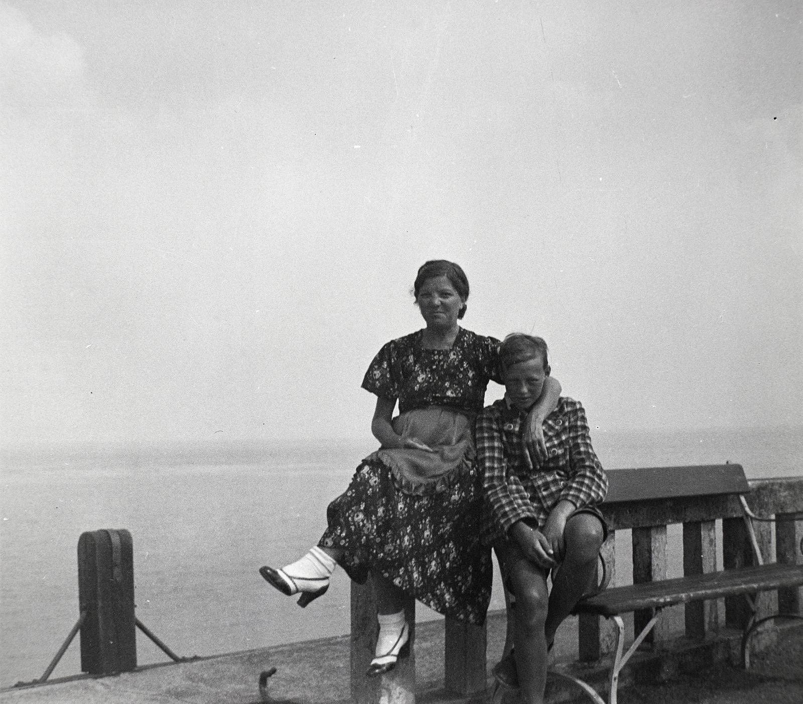 1943, Ferencz Zoltán Zénó, bench, summer dresses, boy, Fortepan #184120