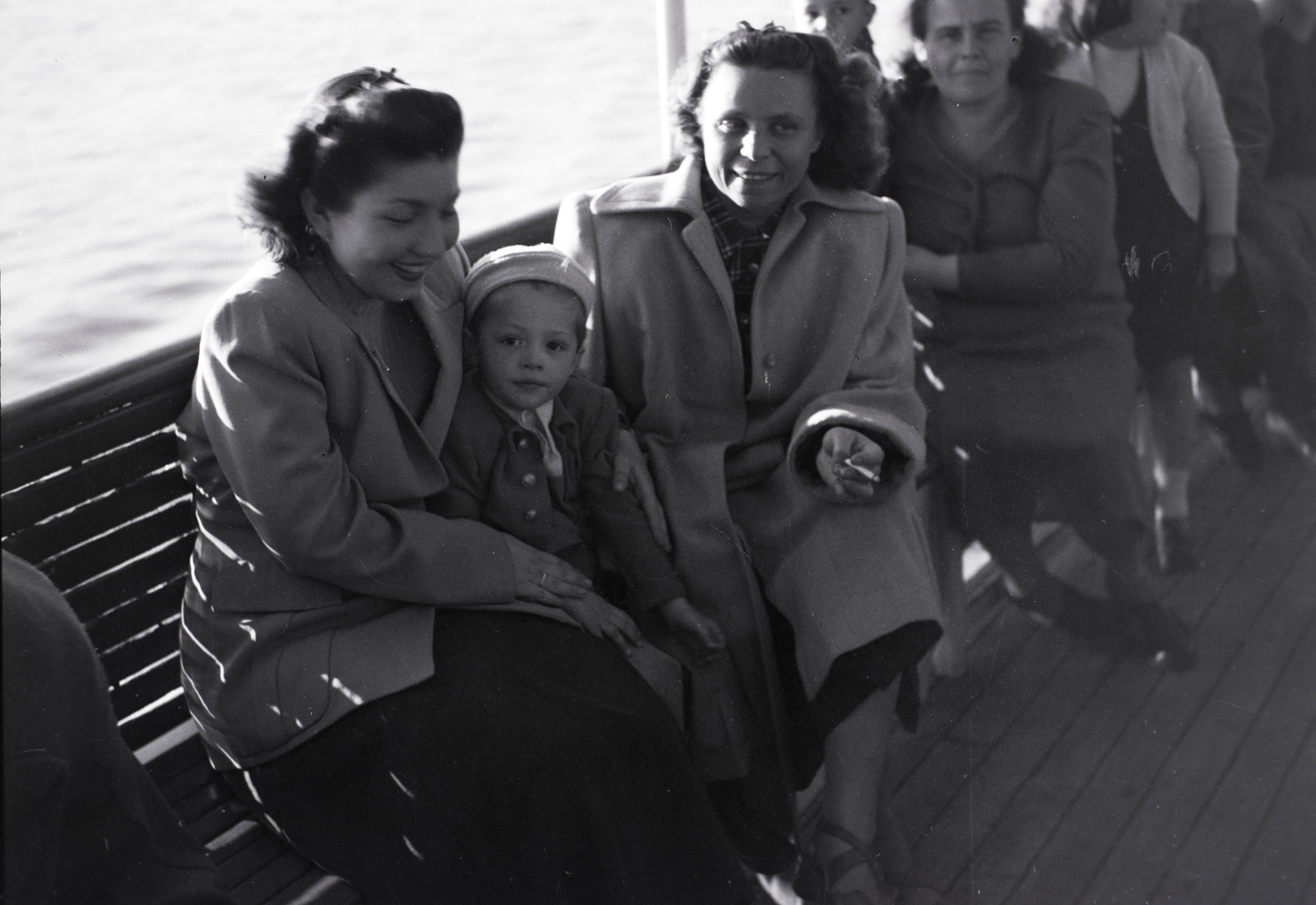 1947, Ferencz Zoltán Zénó, lady, smile, sitting, cigarette, kid, Fortepan #184126