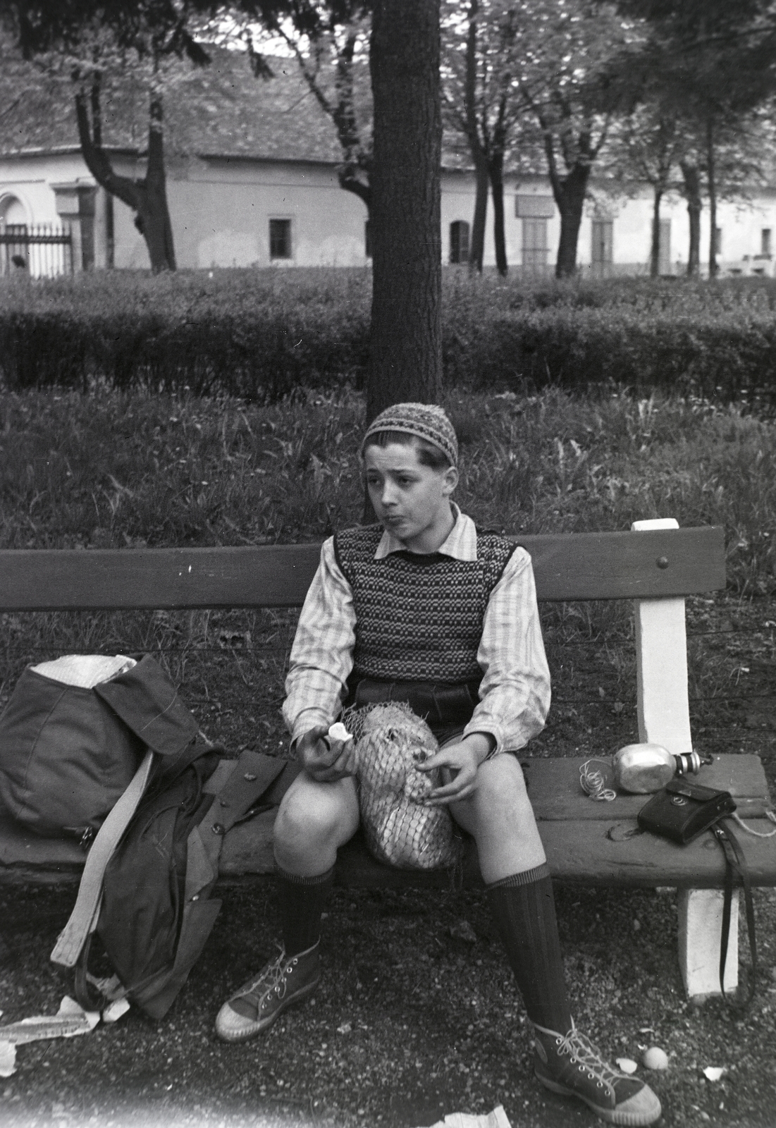 1954, Ferencz Zoltán Zénó, bench, tourist, backpack, sneakers, lemon, flask, picnic, Fortepan #184137