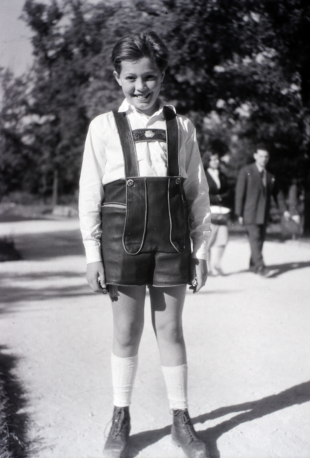 1954, Ferencz Zoltán Zénó, smile, shorts, boy, leather pants, teenager, Fortepan #184138