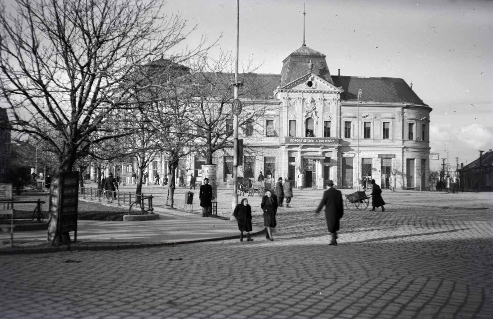 Magyarország, Nyíregyháza, Kossuth tér Korona szálló., 1941, Ferencz Zoltán Zénó, Fortepan #184145