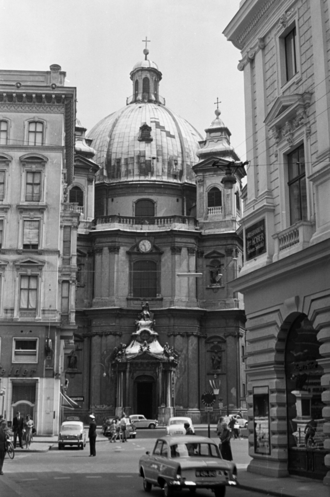 Ausztria, Bécs, Habsburgergasse a Graben és a Jungferngasse felé nézve, szemben a Szent Péter-templom (Peterskirche)., 1965, Ferencz Zoltán Zénó, Fortepan #184189