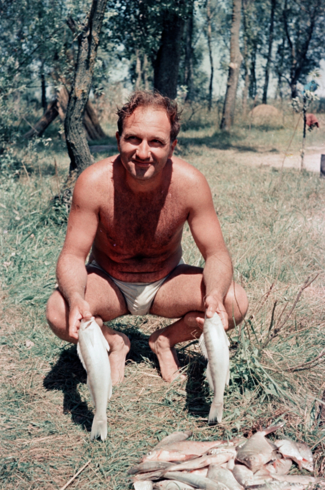 1958, Ferencz Zoltán Zénó, colorful, fish, squatting, Fortepan #184215