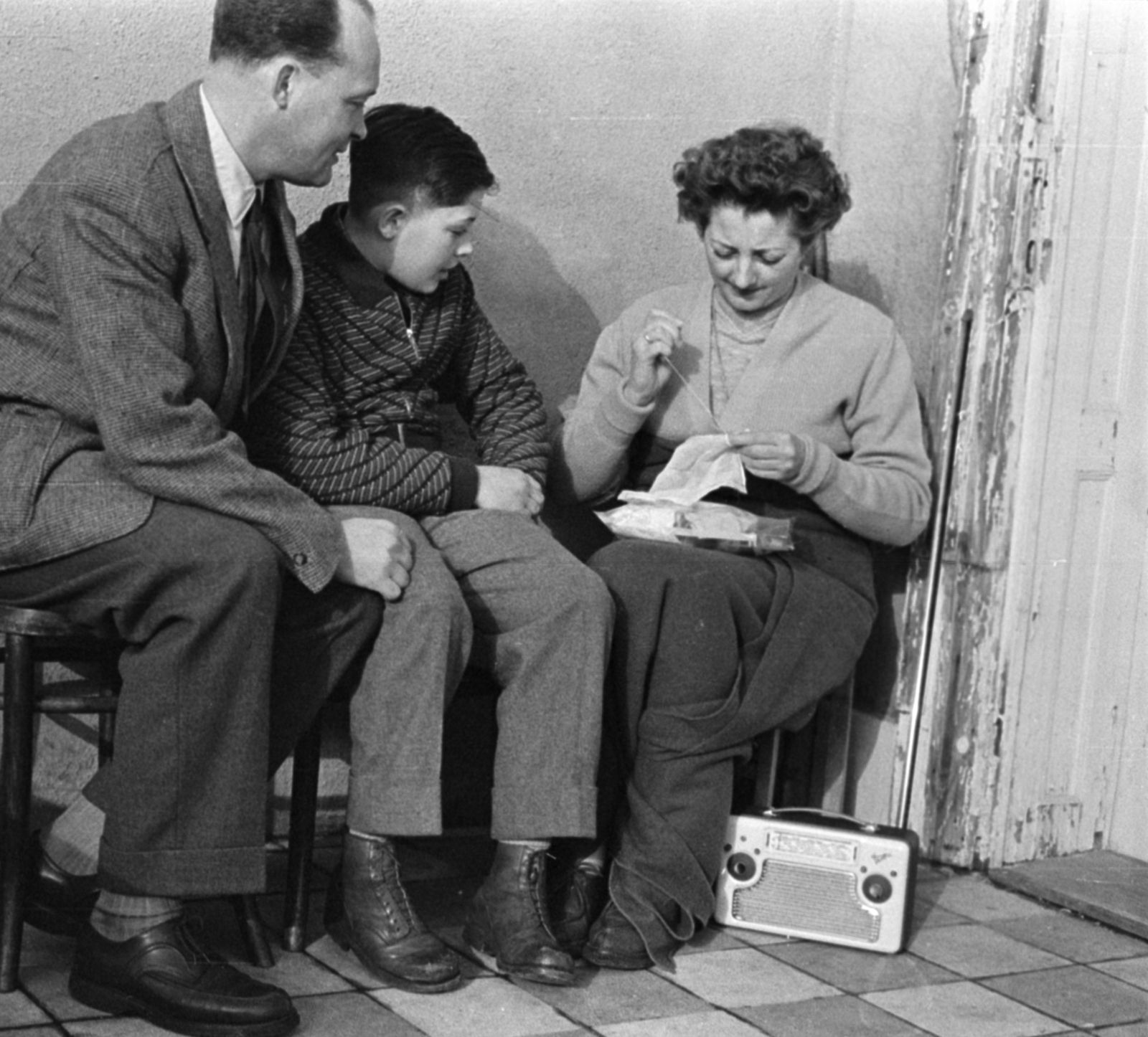 1960, Ferencz Zoltán Zénó, portable radio, handcraft, family, Fortepan #184242