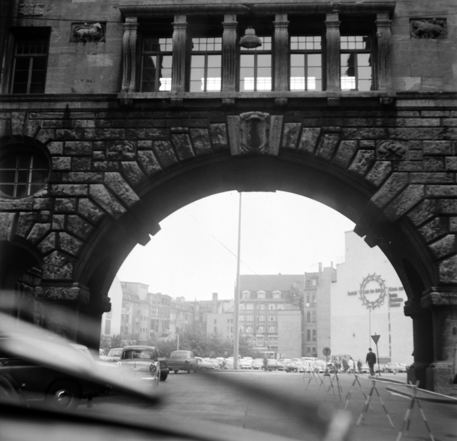Germany, Leipzig, Lotterstrasse, átjáró az Új városháza épületei között., 1968, Fortepan/Album036, GDR, Fortepan #184291