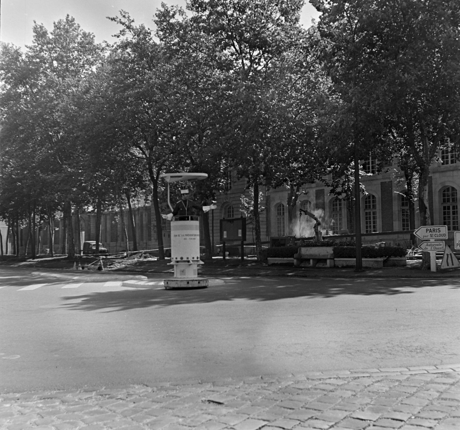 France, Versailles, az Avenue de Saint-Cloud a Place d'Armes felől., 1974, Fortepan/Album036, Fortepan #184394