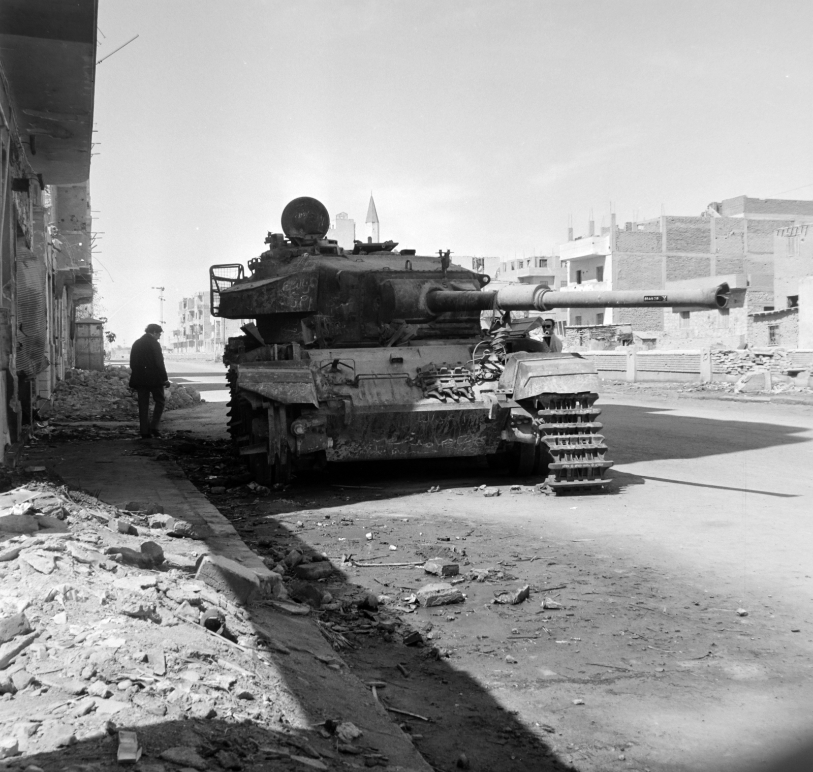 Egypt, Július 23-a út, az 1973-as Yom Kippur háborúban harcképtelenné tett izraeli harckocsi., 1974, Fortepan/Album036, wreck, tank, Fortepan #184459