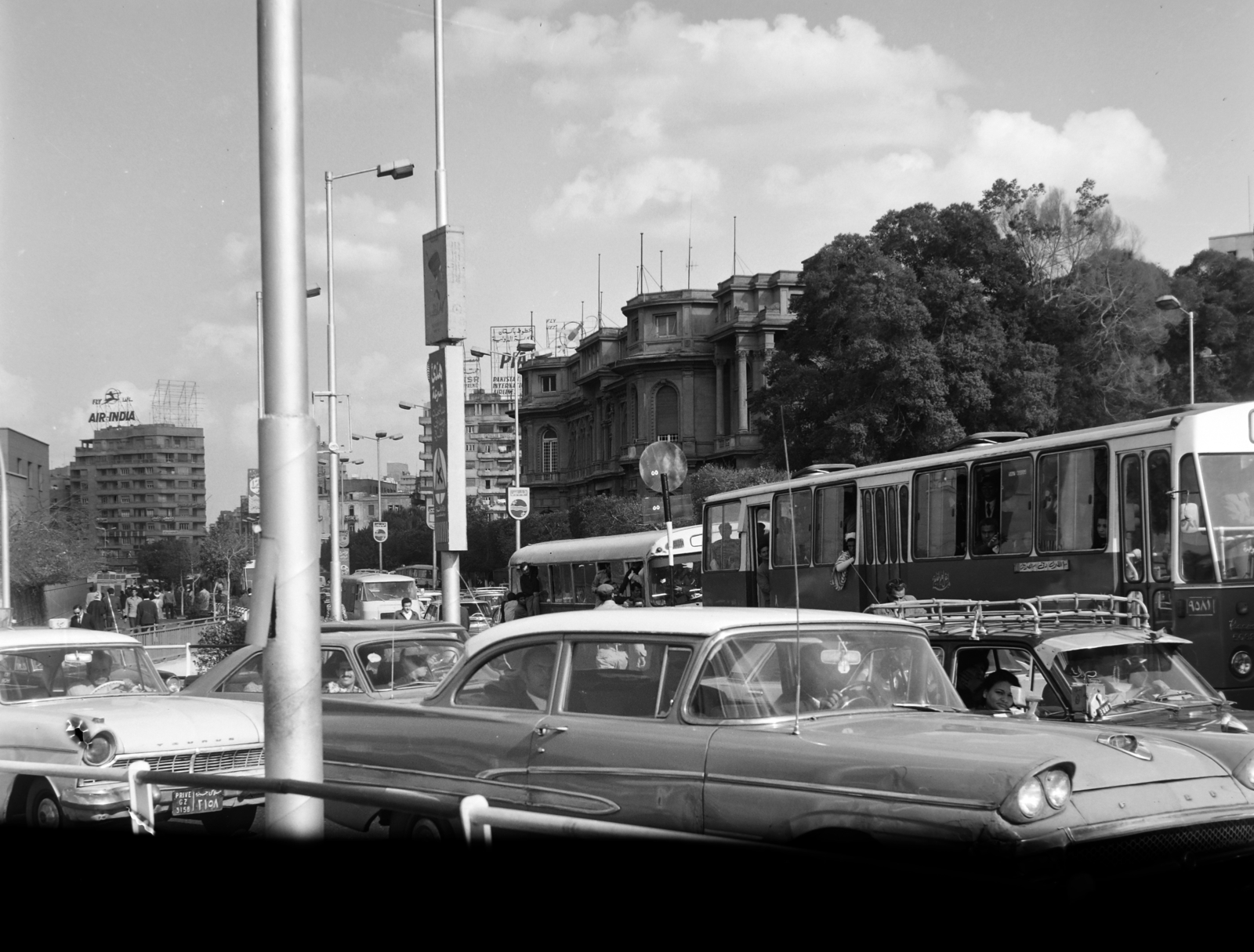 Egypt, Cairo, a Qasr El Nil Nílus híd keleti hídfője a Tahrir tér felé nézve., 1974, Fortepan/Album036, Fortepan #184470