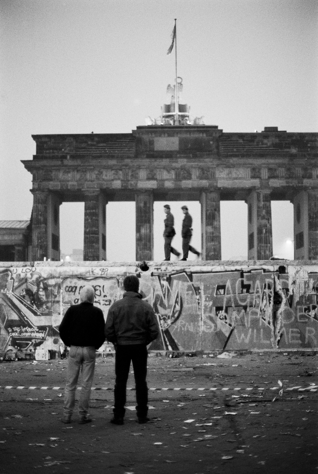 Germany, Berlin, a berlini fal és a Brandenburgi kapu Nyugat-Berlin felől nézve., 1989, Horváth Péter, GDR, Berlin Wall, East-Berlin, West Berlin, regime change, Fortepan #184510