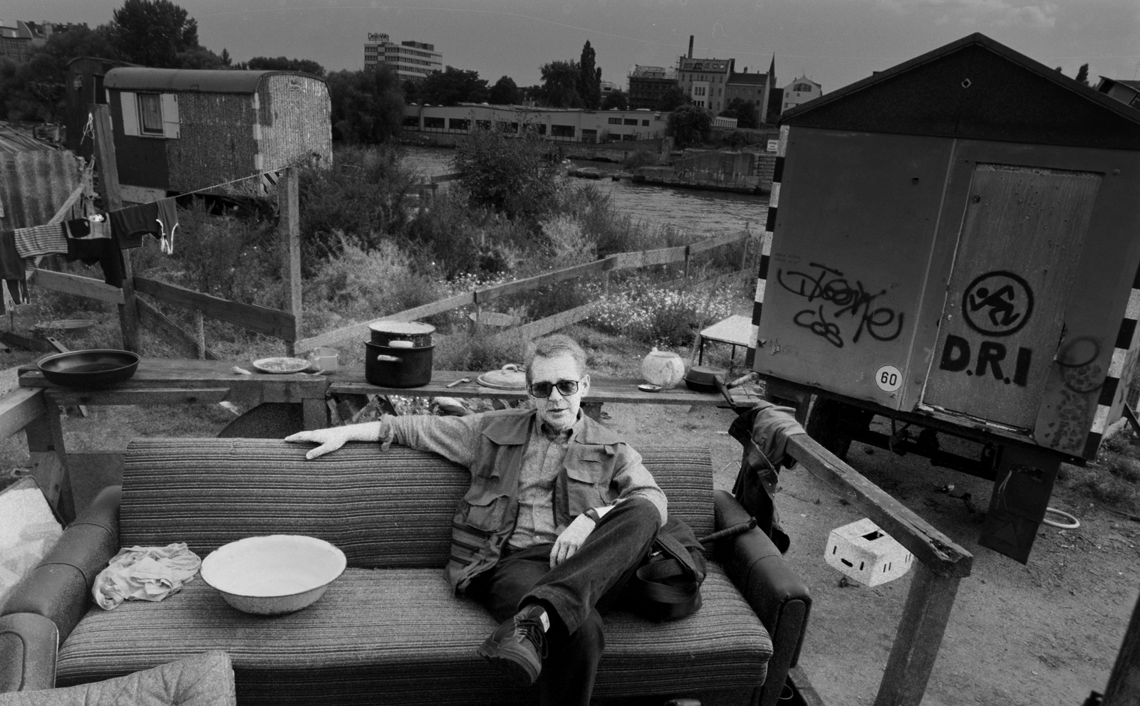 Németország, Berlin, Mühlenstrasse 60., a Berlini Fal és a Spree között, már Nyugat-Berlin-i területen., 1989, Horváth Péter, Nyugat-Berlin, rendszerváltás, Fortepan #184539