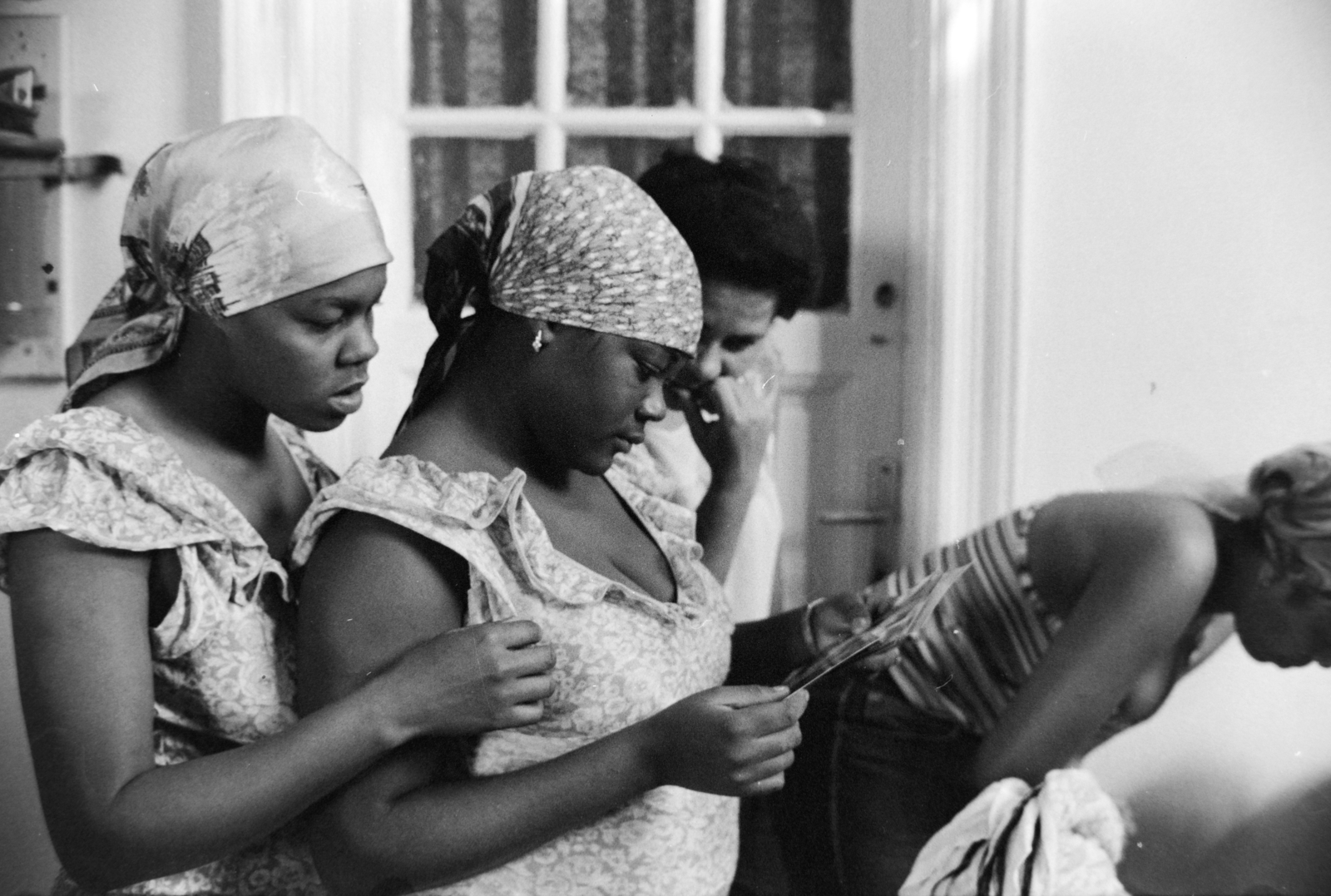 Hungary, Budapest X., Vaspálya utca, a Kőbányai Textilművek női munkásszállása. Magyarországon dolgozó kubai szövőnők., 1985, Horváth Péter, Budapest, Fortepan #184610