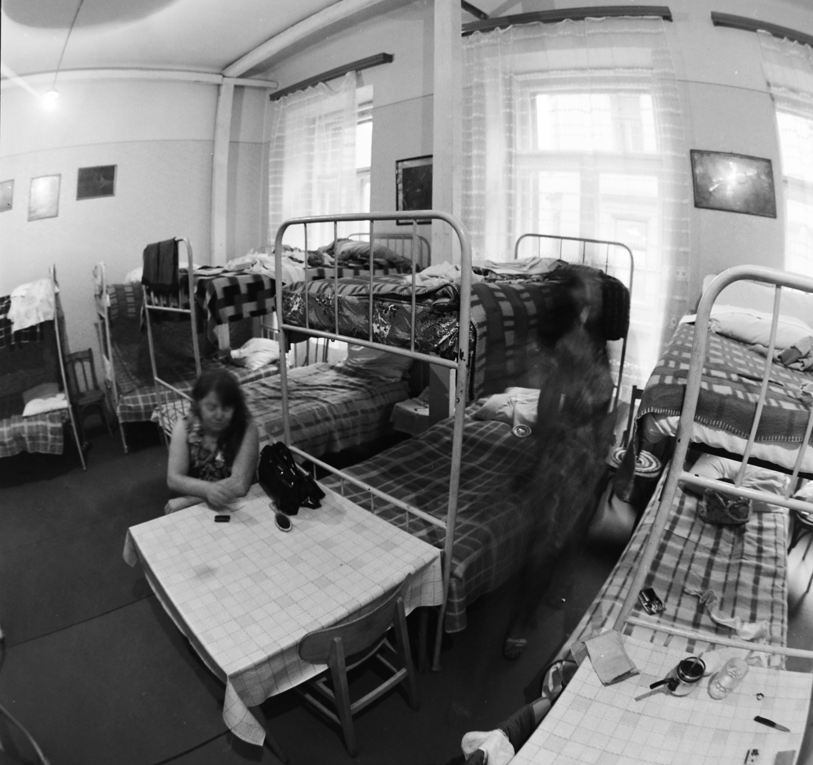 Hungary, Budapest V., Semmelweis utca 21., a Fővárosi 3. sz. Építőipari Vállalat női munkásszállása., 1982, Horváth Péter, Budapest, iron bed, dormitory, Fortepan #184641