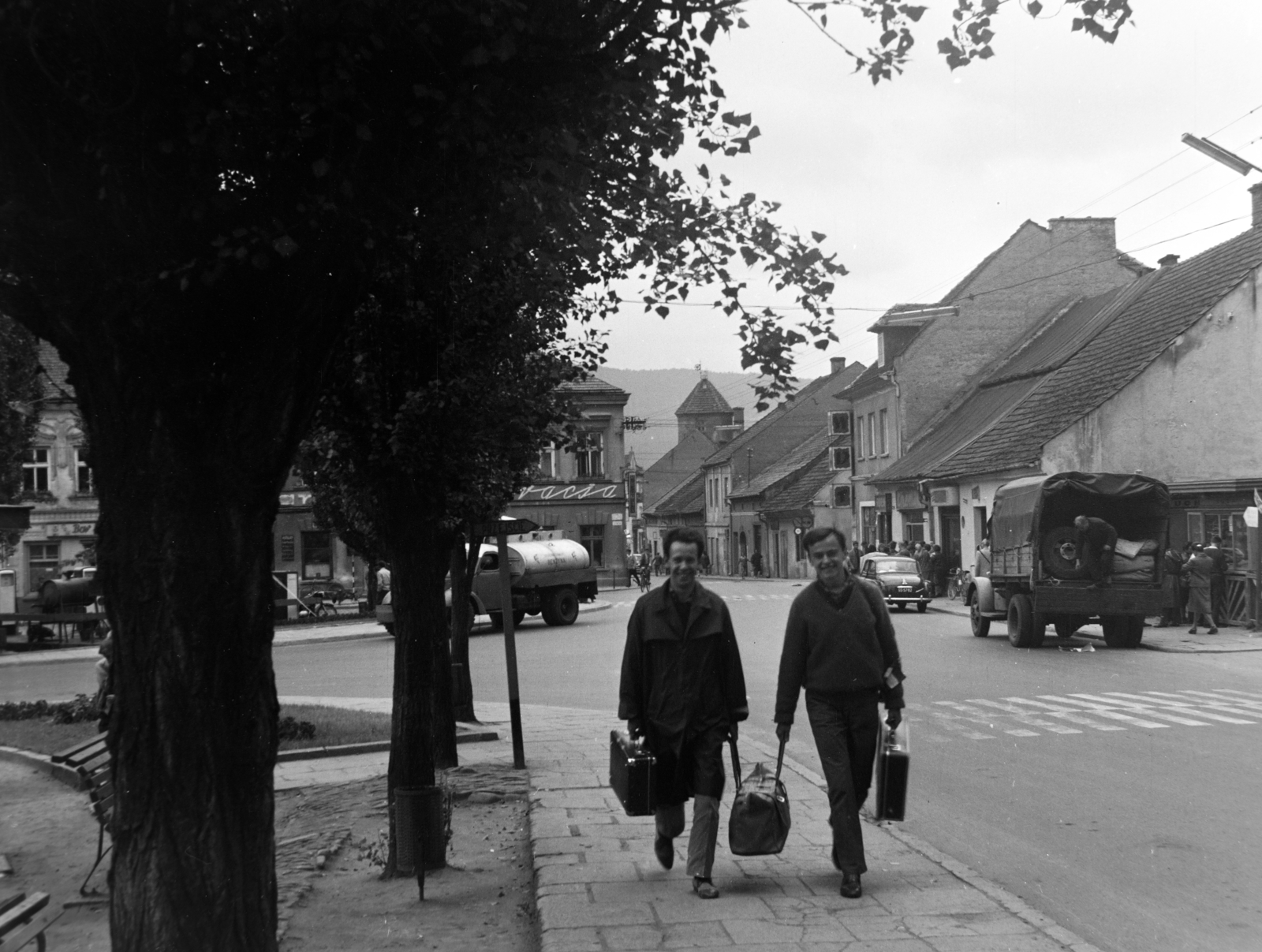 Poland, Myślenice, Rynek, szemben az ulica Tadeusza Kościuszki., 1964, Inkei Péter, Fortepan #184722
