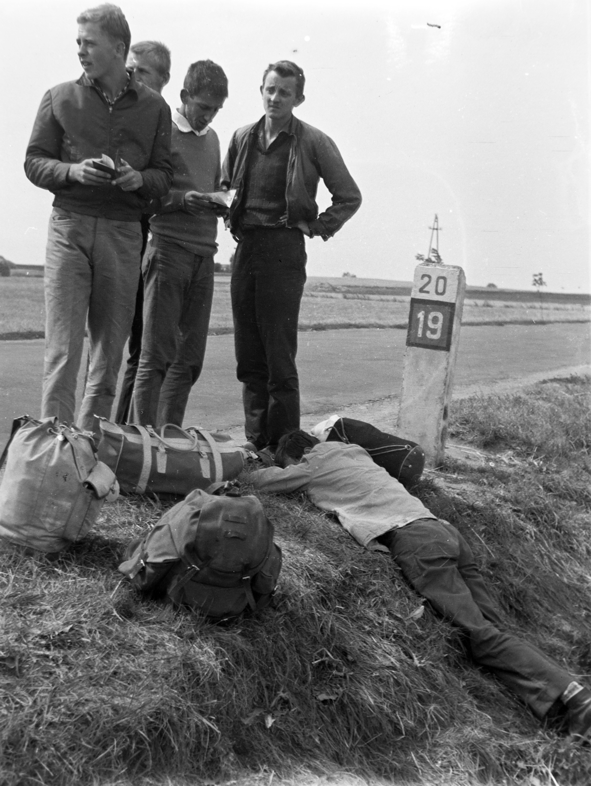 Poland, a felvétel a Varsó-Gdansk közötti főközlekedési út mentén készült., 1963, Inkei Péter, Fortepan #184741