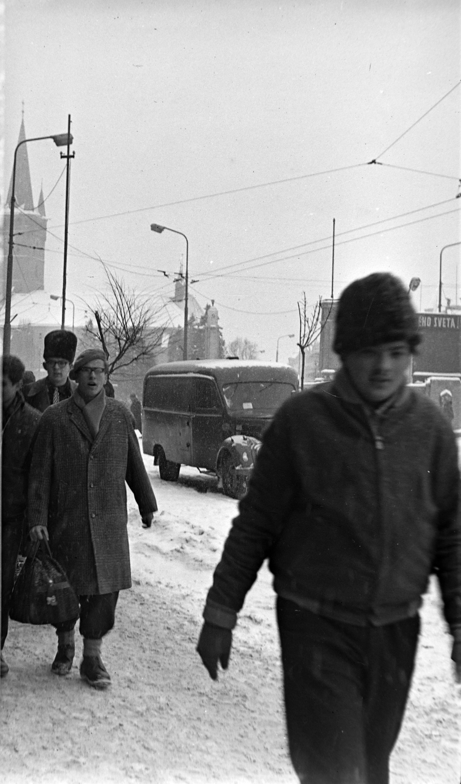 Szlovákia, Eperjes, Fő utca, balra a háttérben a Szent Miklós-székesegyház., 1962, Inkei Péter, Csehszlovákia, Fortepan #184752