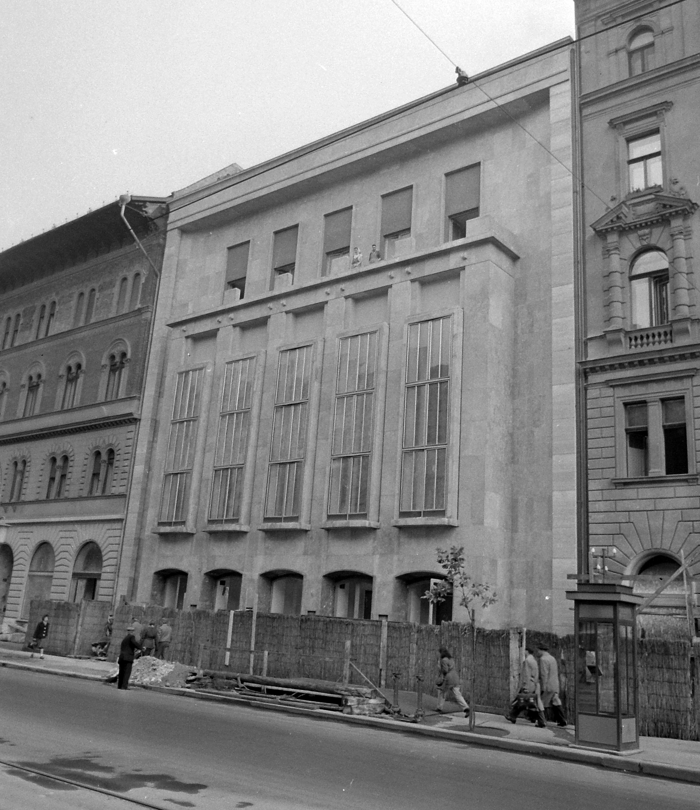 Hungary, Budapest VII., Erzsébet (Lenin) körút, az újjáépült Madách Színház., 1960, Kotnyek Antal, construction, street view, theater, phone booth, Budapest, Fortepan #18479