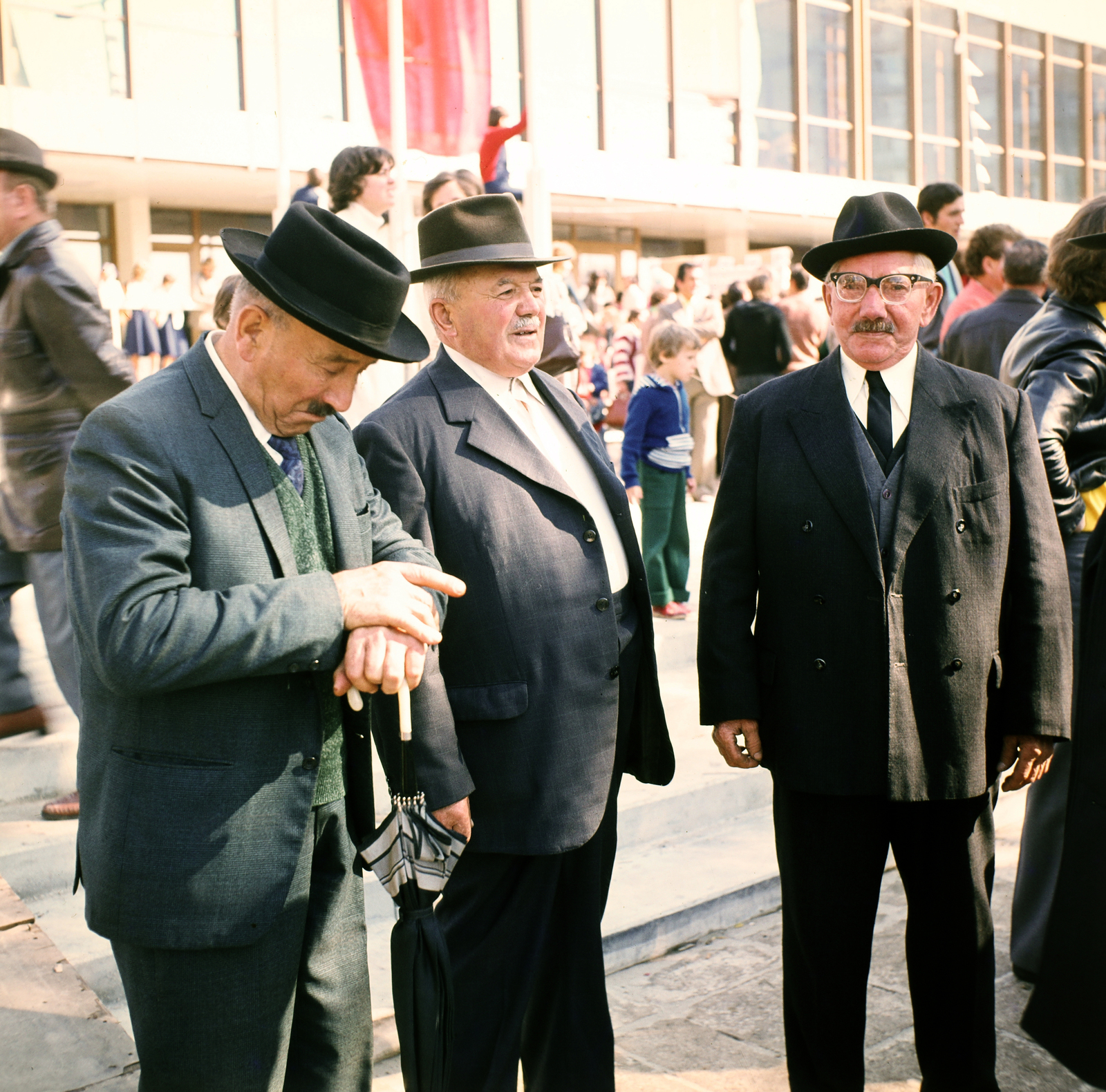 Hungary, Székesfehérvár, a felvétel a Rákóczi utca közelében a Technika Háza (később Székesfehérvári Civil Központ) előtt készült., 1978, Inkey Tibor, colorful, Best of, Fortepan #184851