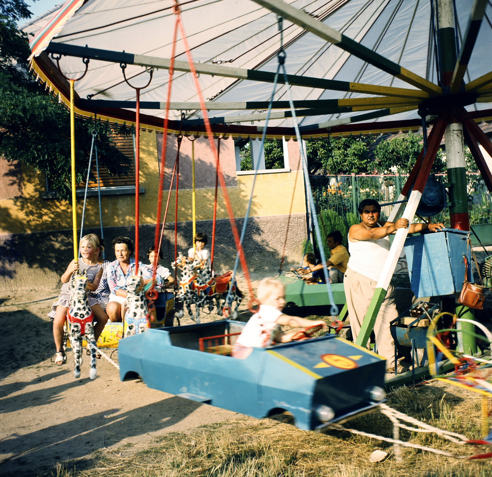 1977, Inkey Tibor, colorful, carousel, village fair, Fortepan #184853