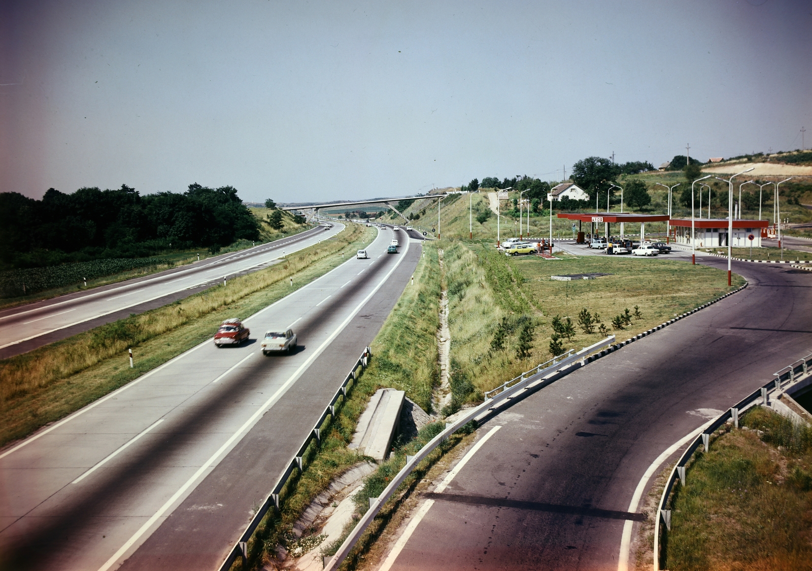 Hungary, Venice, benzinkút az M7-es autópálya mellett., 1973, Inkey Tibor, colorful, highway, Fortepan #184887