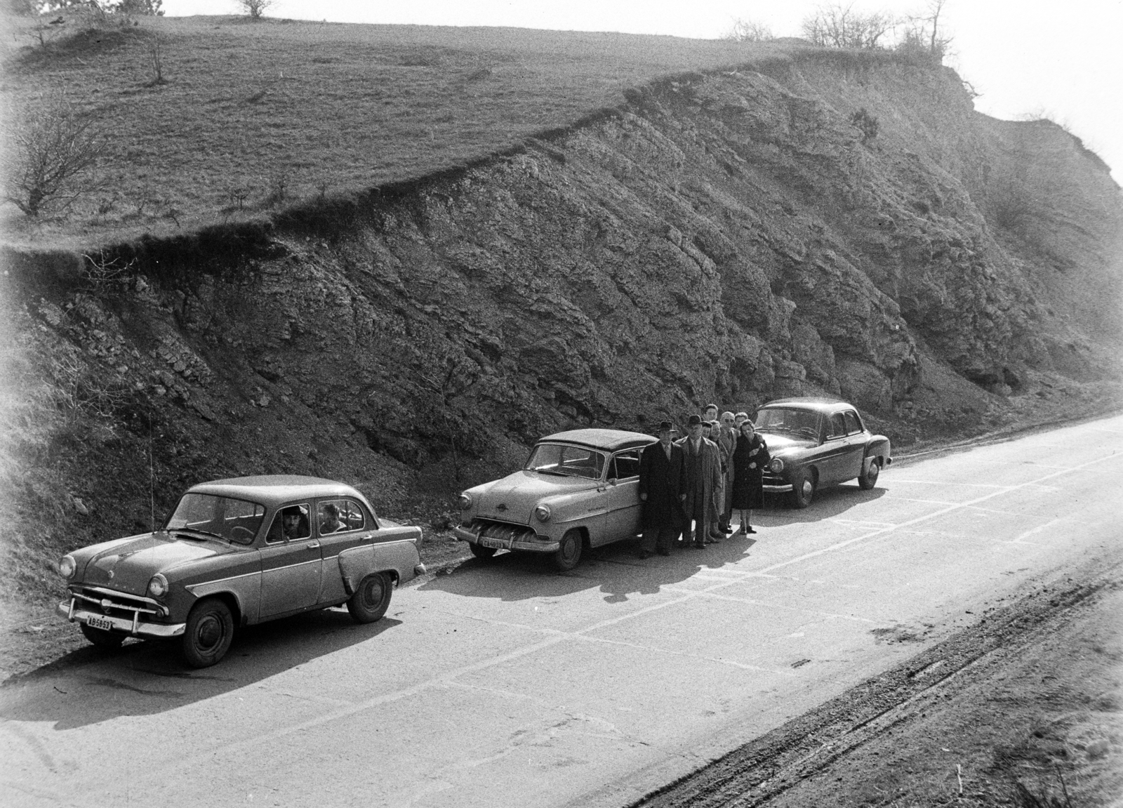 Magyarország, a 8-as főút Veszprém és Hajmáskér között, autós túraverseny résztvevői., 1963, Inkey Tibor, Moszkvics 403, Fortepan #184911