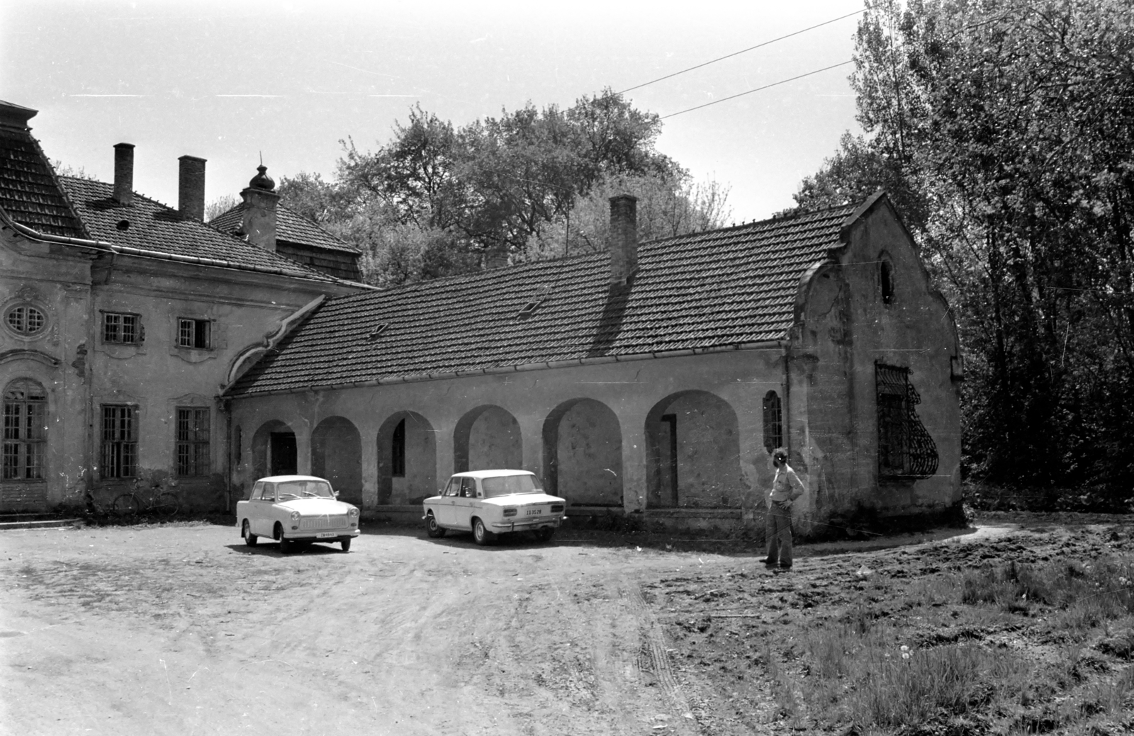 Magyarország, Rábasebes, Széchenyi utca, Széchenyi-kastély., 1978, Kende János, kastély, rendszám, VAZ 2103/2106, Trabant 601, Fortepan #184991