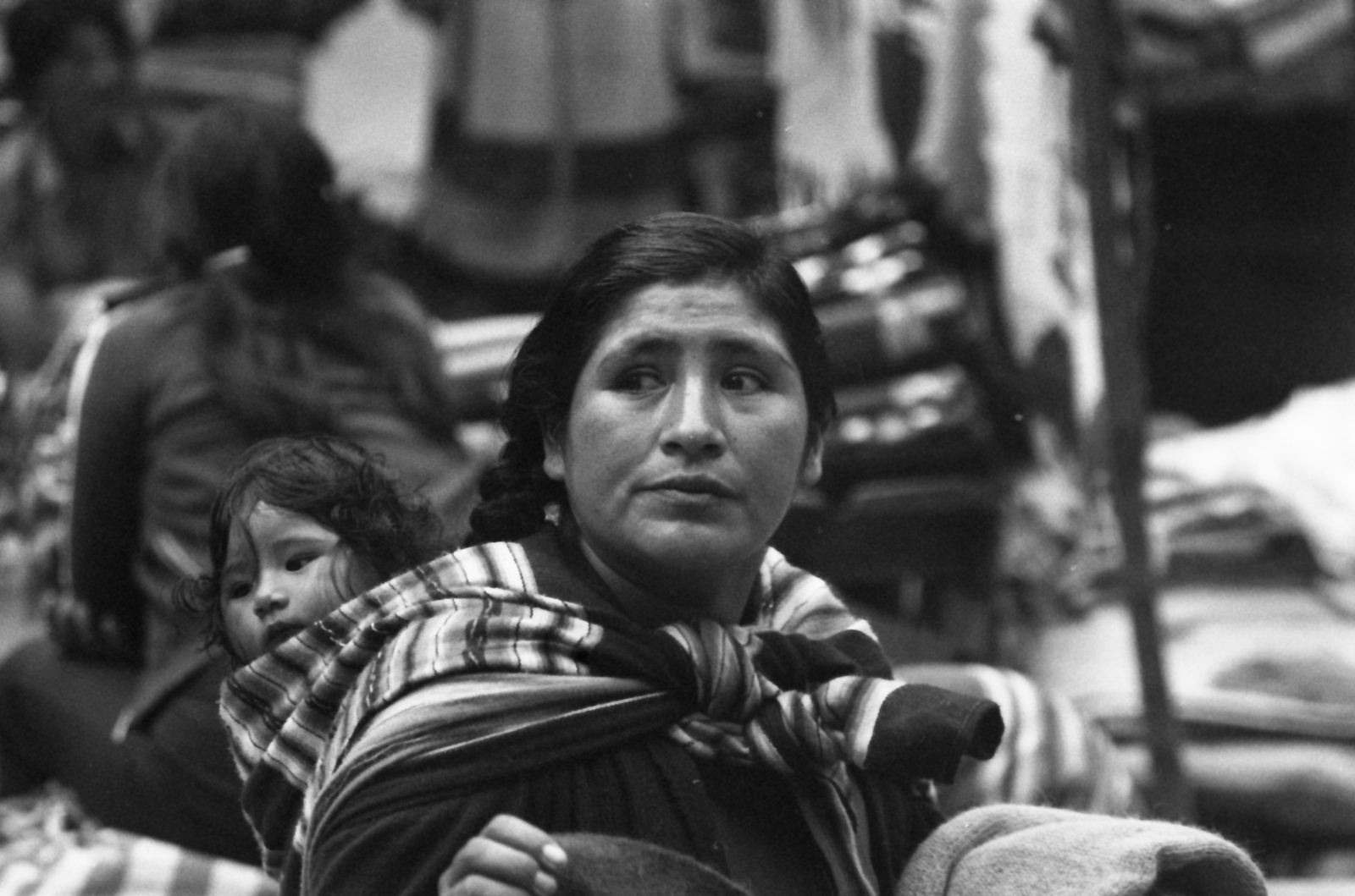 Peru, 1981, Kende János, gyerek, anya, háton hordozni, Fortepan #185043