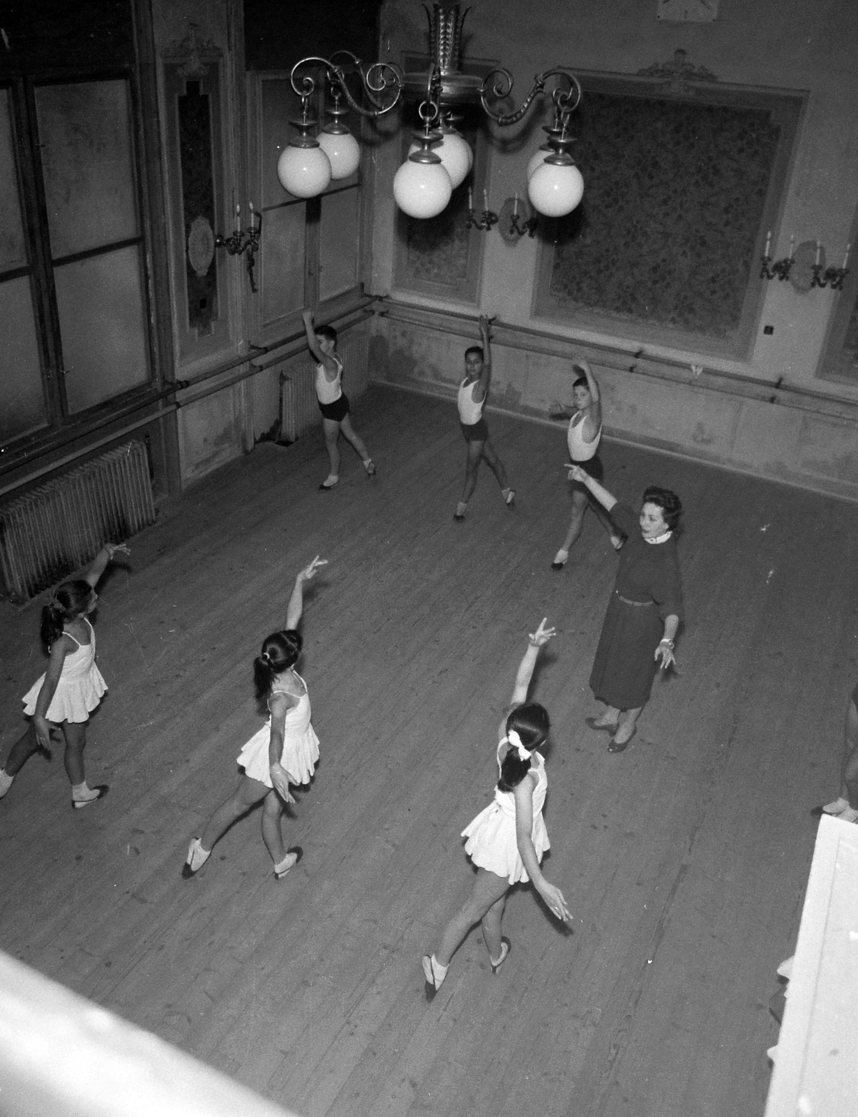 Hungary, Dunaújváros, (Sztálinváros), Sztálinvárosi Balettiskola., 1955, Kotnyek Antal, education, dance, interior, ballet, Fortepan #18513