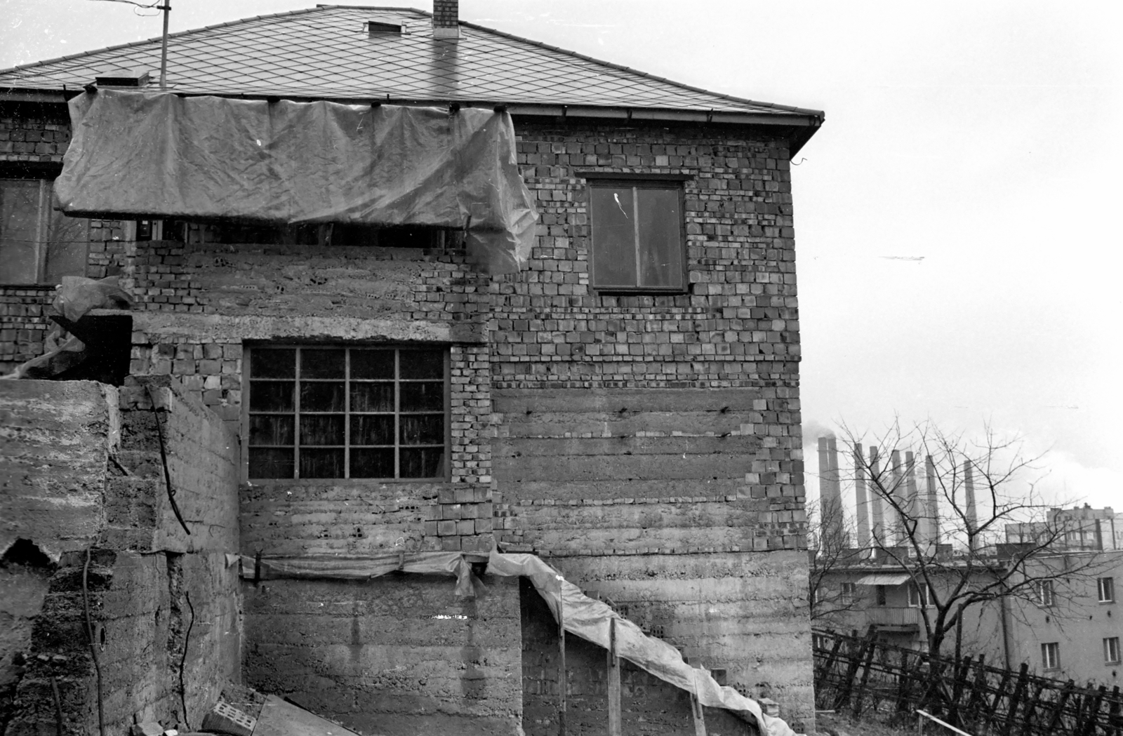 Magyarország, Ózd, Révay utca 6., a felvétel Mészáros Márta Kilenc hónap című filmjének forgatása idején készült., 1976, Kende János, Fortepan #185222