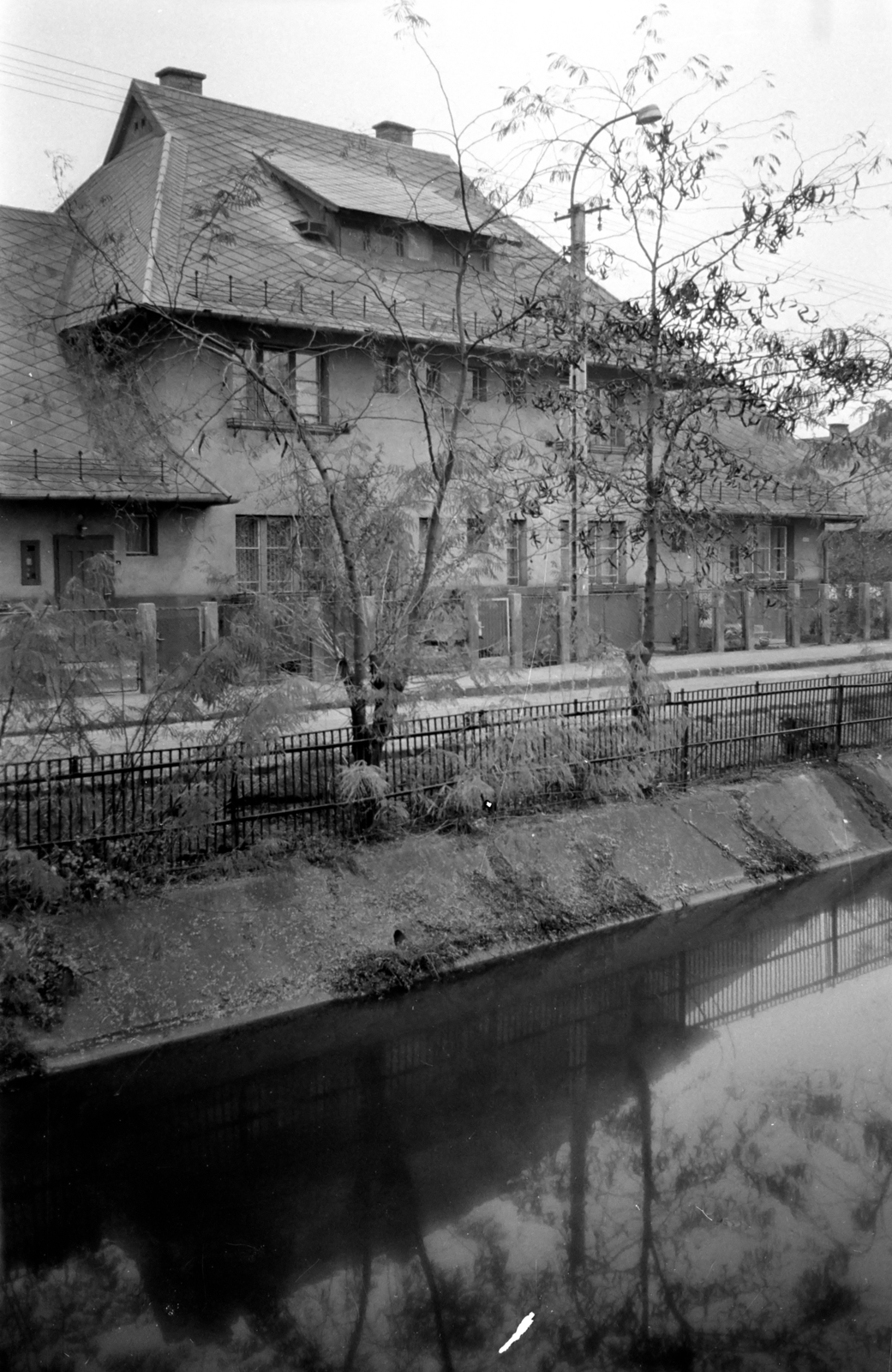 Hungary, Ózd, Velence-telep, előtérben a Hangony-patak., 1975, Kende János, Fortepan #185246