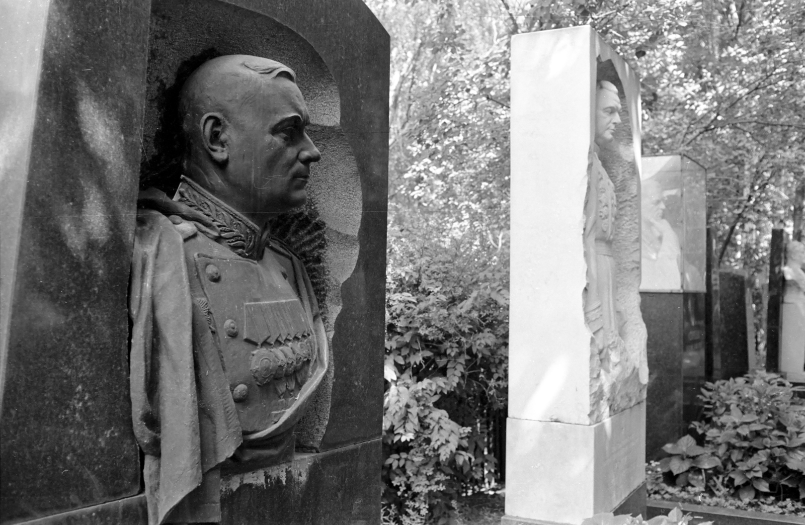 Russia, Moscow, Luzsnyeckij átjáró 2., Novogyevicsi temető a Novogyevicsij-kolostor területén., 1975, Kende János, Soviet Union, Fortepan #185273