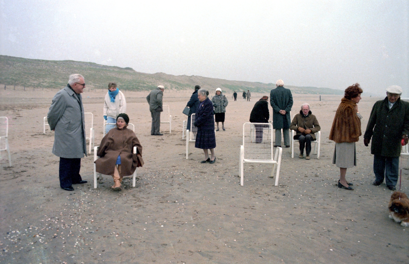 Netherlands, pihenő az Északi-tenger partján. A felvétel az Irány Hollandia című dokumentumfilm (holland-magyar koprodukció, rendező Hilde van Oostrum, operatőr Kende János) forgatása alkalmával készült., 1985, Kende János, Fortepan #185312