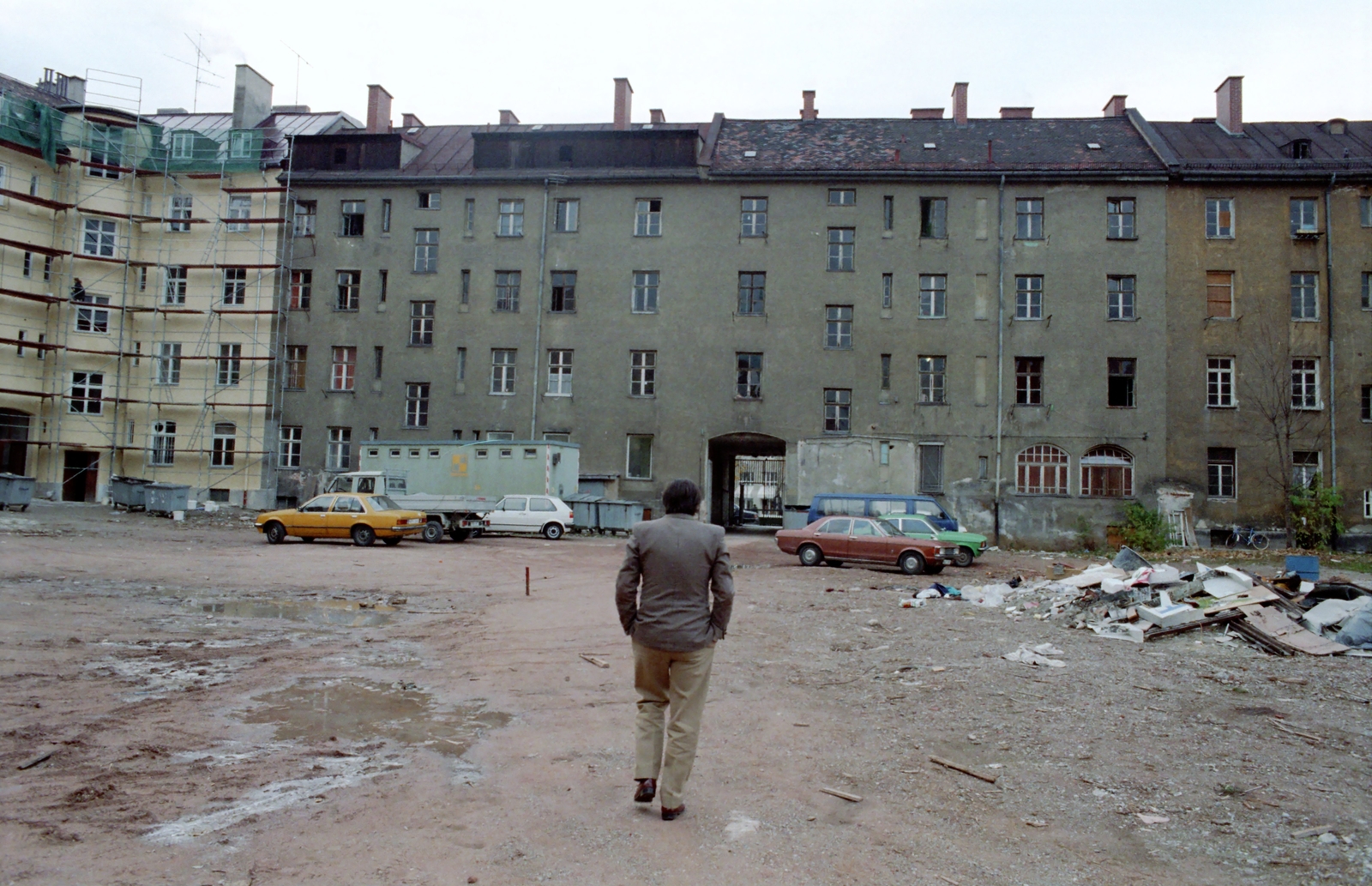 Germany, Munich, beépítetlen terület a Knöbelstrasse és az Adelgundenstrasse között, szemben a Knöbelstrasse 6. hátsó frontja., 1985, Kende János, colorful, FRG, Fortepan #185327