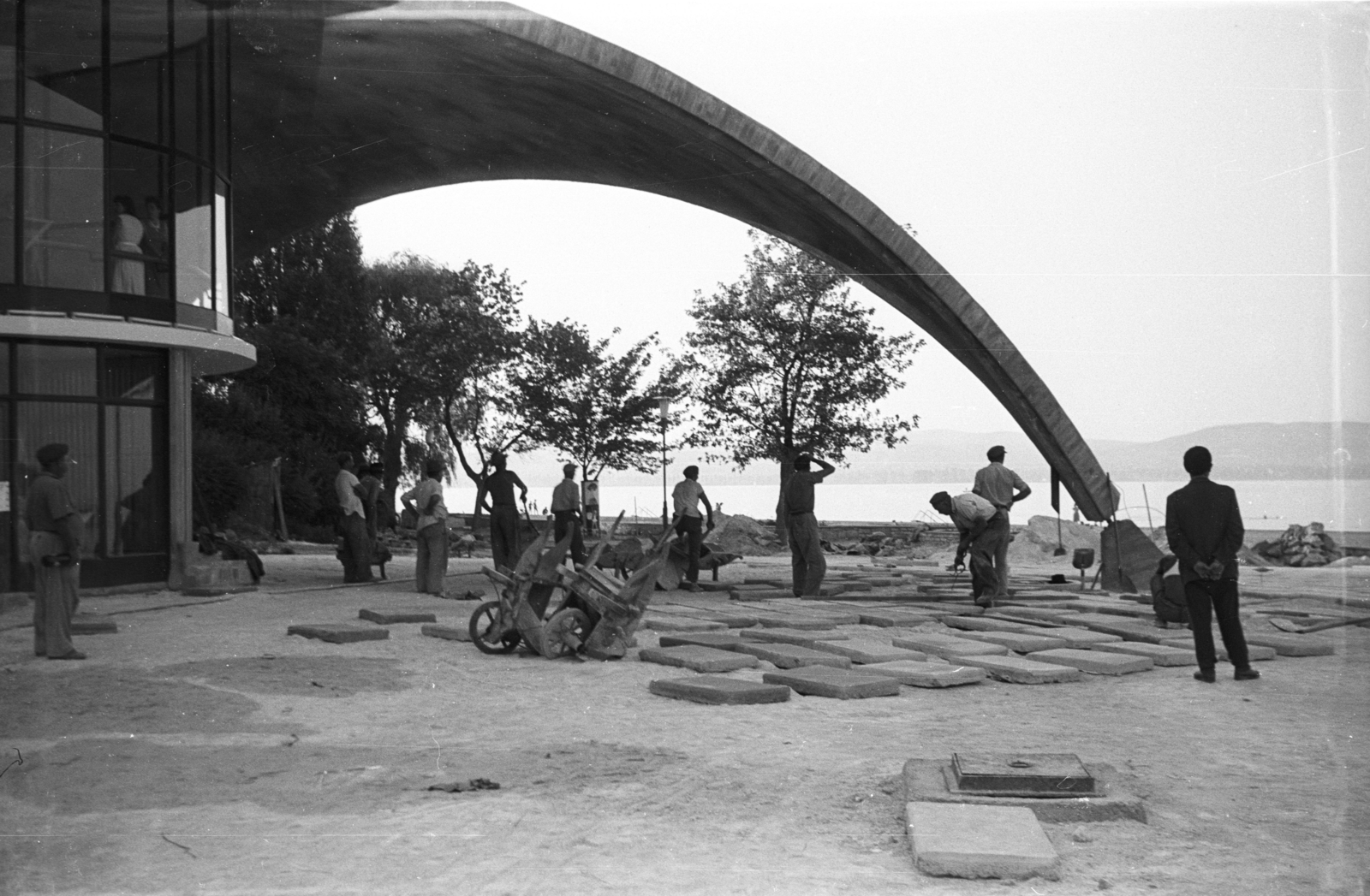 Hungary,Lake Balaton, Tihany, kikötő., 1960, Kende János, tile, looking into the distance, Fortepan #185366