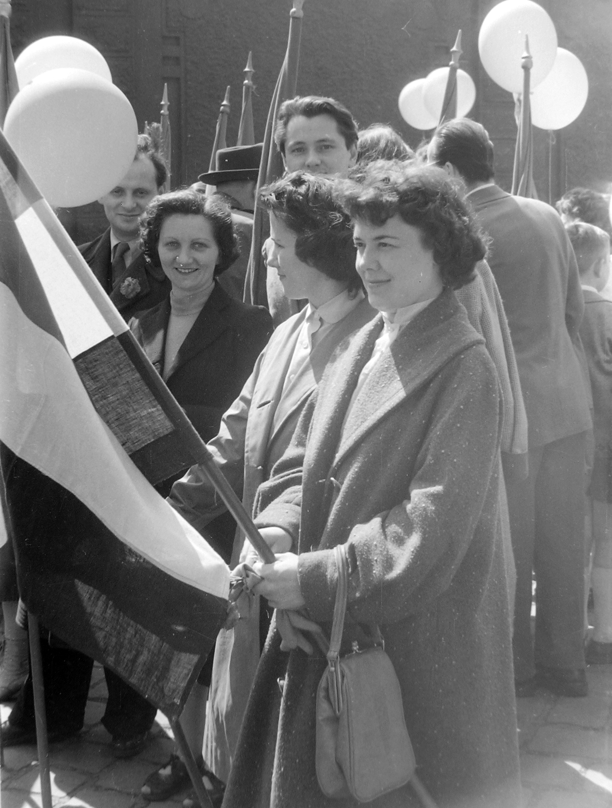 Hungary, Budapest VII., Dembinszky utca - Murányi utca sarok, május 1-i felvonulók., 1958, Fortepan, march, 1st of May parade, Budapest, Fortepan #18537