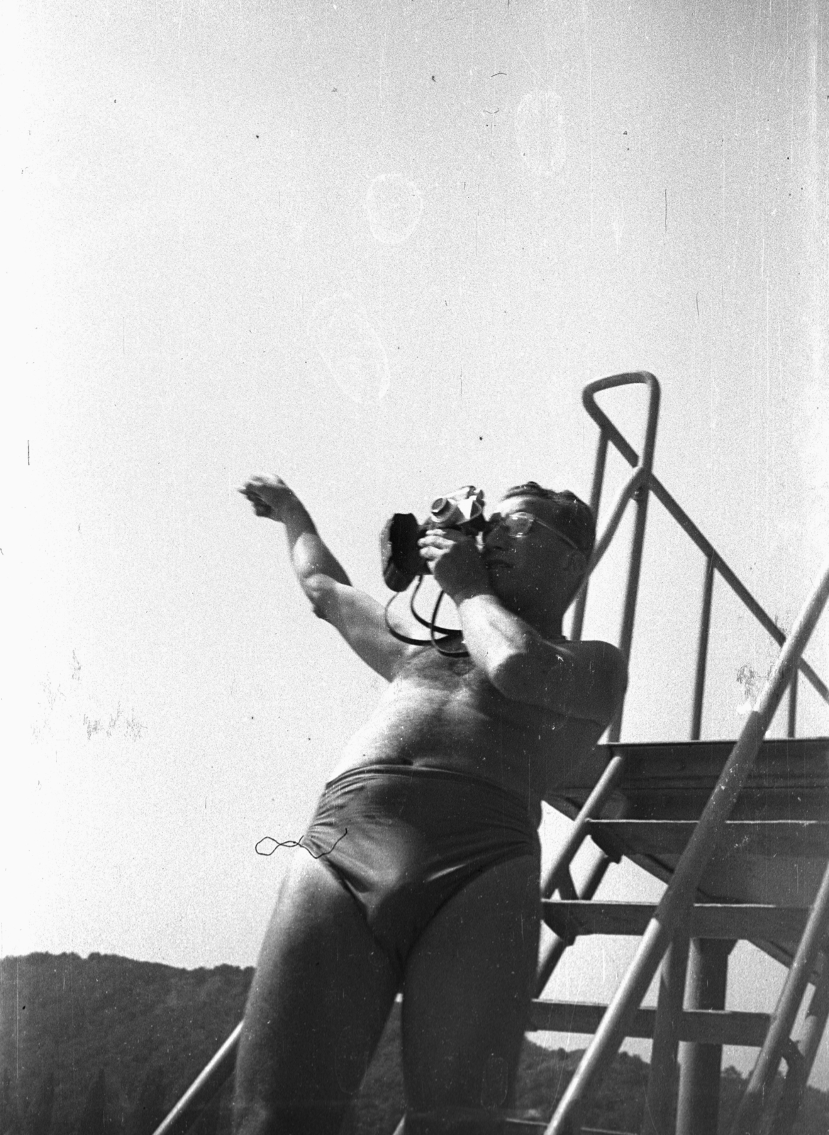 Hungary,Lake Balaton, Tihany, az MSZMP üdülő (egykor József főherceg nyaralókastélya, ma szálloda) strandja., 1960, Kende János, bottom view, photography, Fortepan #185370