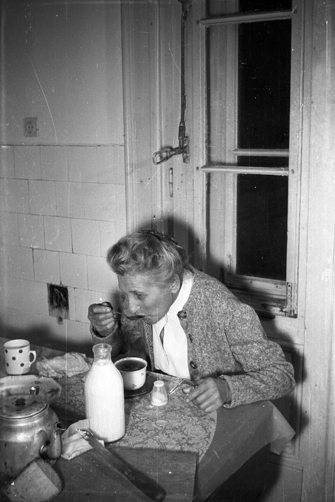 1960, Kende János, kettle, milk bottle, drinking, meal, mug, Fortepan #185378
